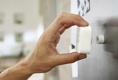 Как подключить датчики движения к системе освещения?