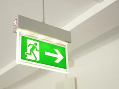 Аварийное освещение: требования, виды, нормы и правила устройства