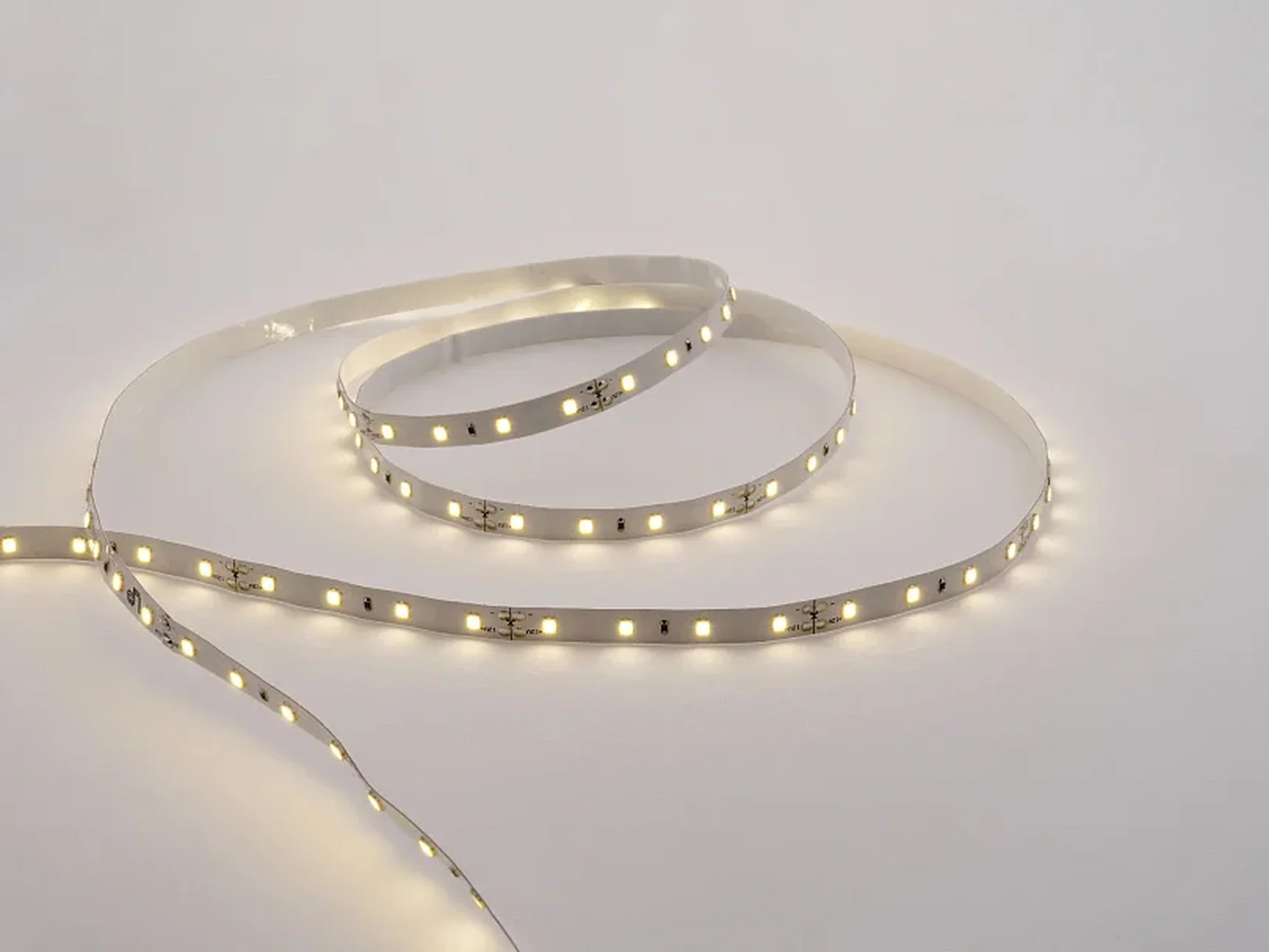 Светодиодная лента LEDS POWER 2835 64/м (6Вт/м) 12В теплая, серия ПРО125