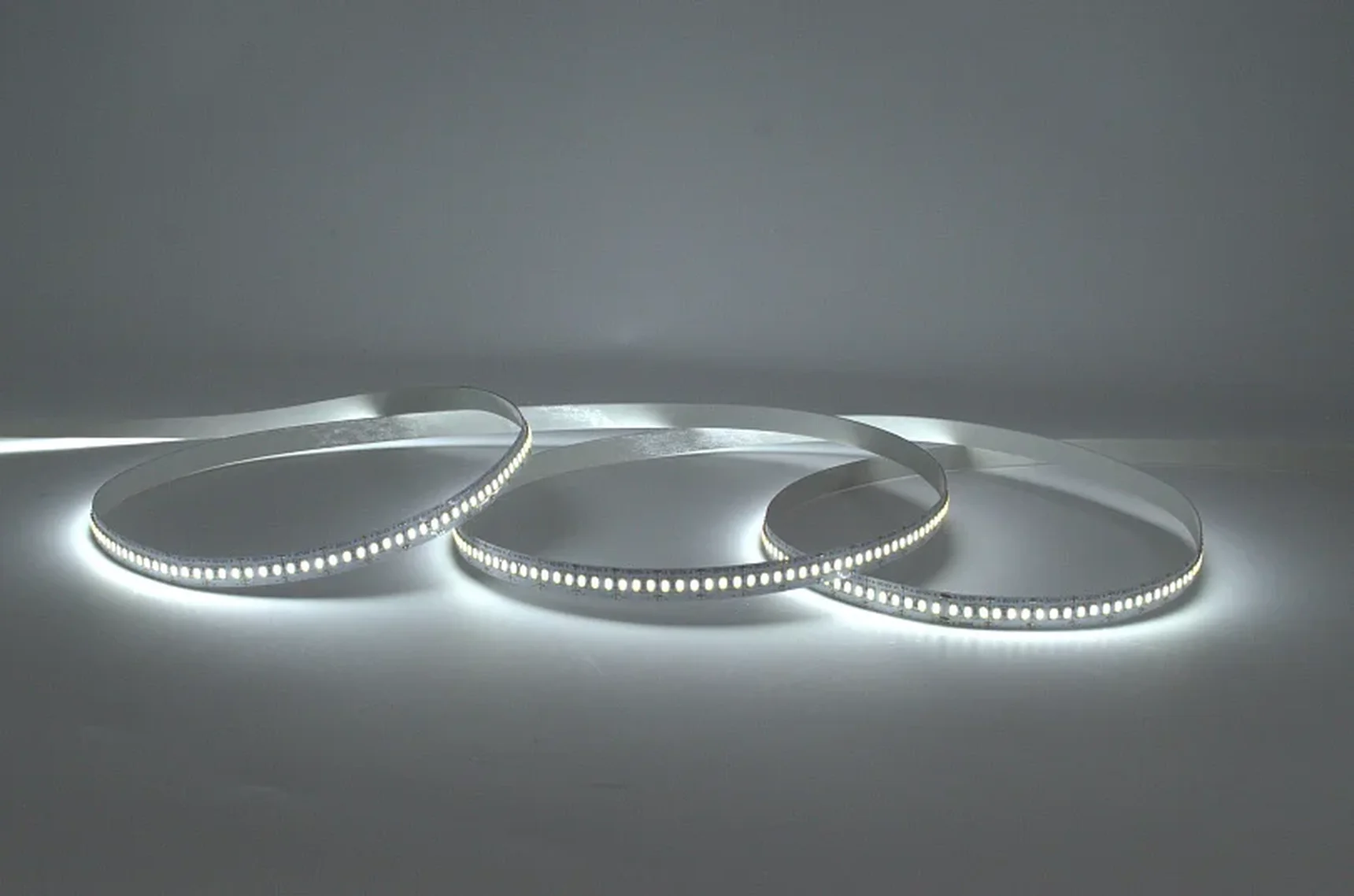 Светодиодная лента LEDS POWER 3014 240/м (21Вт/м) 12В холодная
