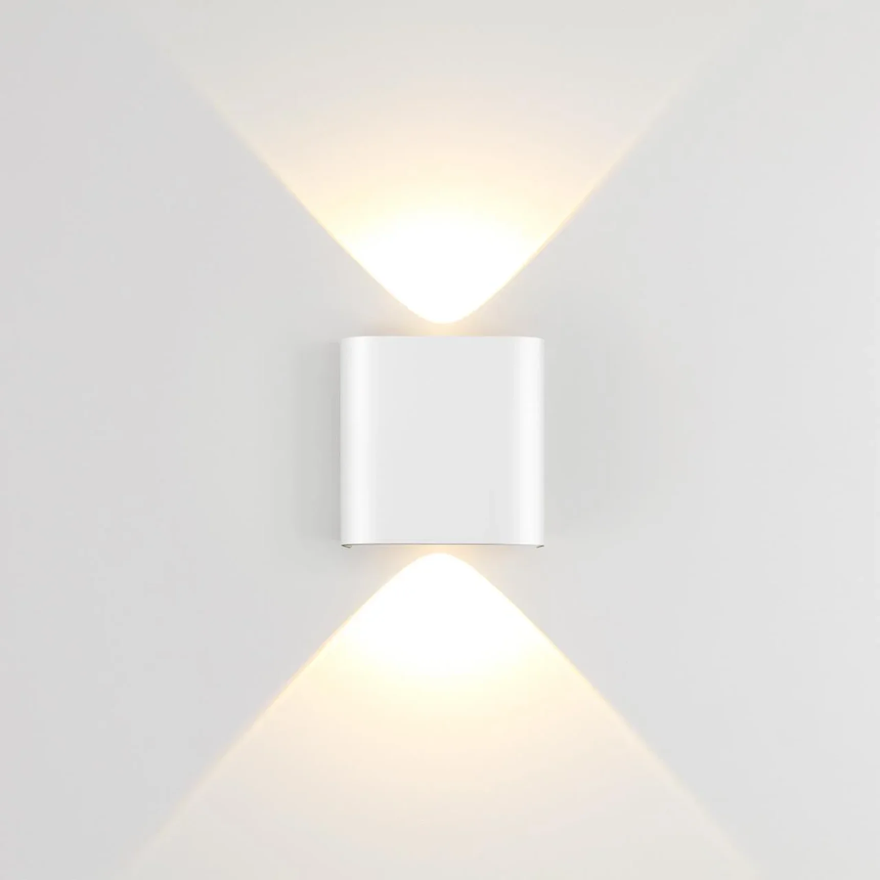 7192/2WL HIGHTECH ODL27 Настенный светильник белый/металл IP20 LED 2W 3000K 220V MAGNUM