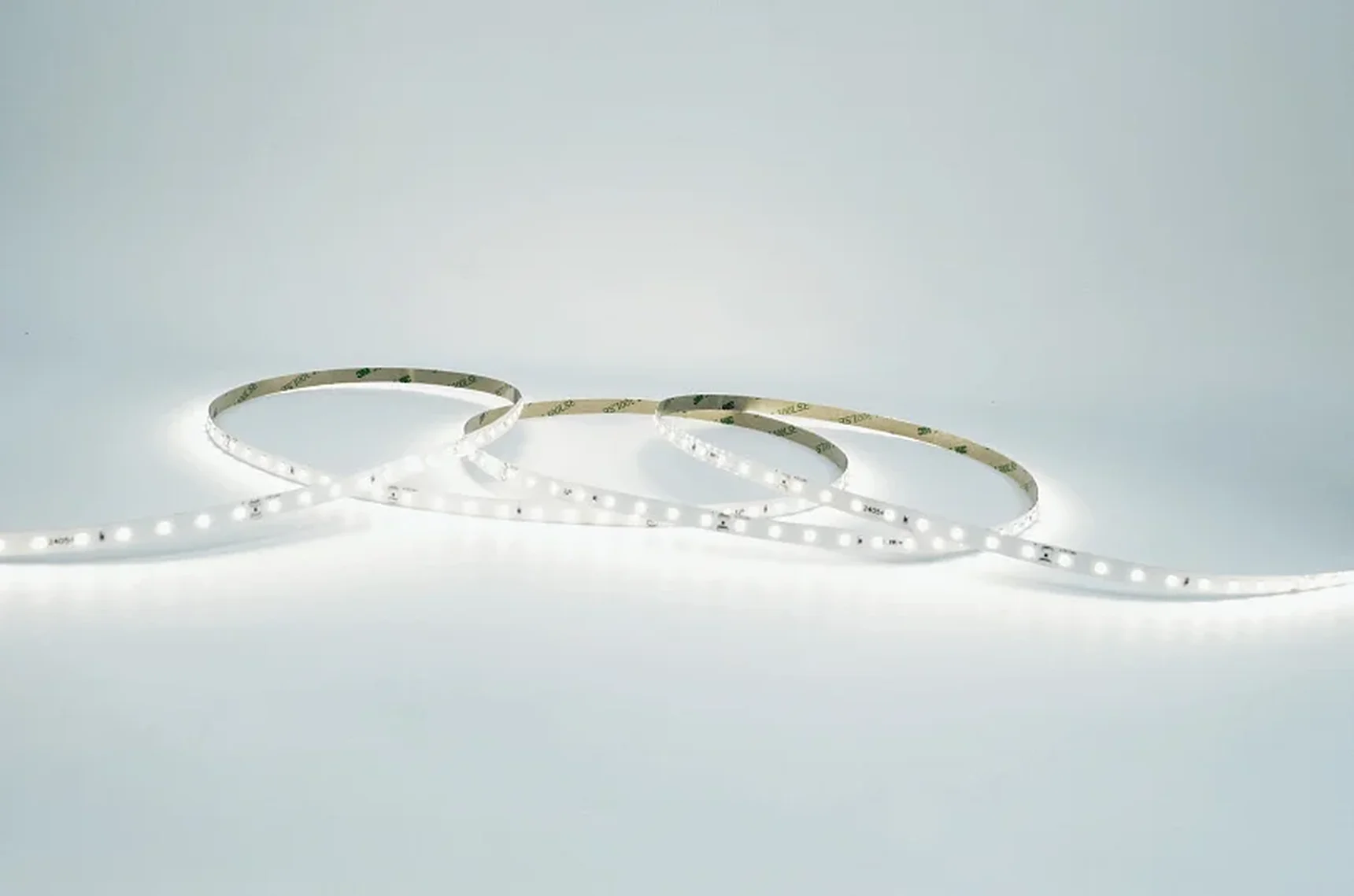 Светодиодная лента LEDS POWER 2835 80/м (2,8Вт/м) 24В холодная 30м/кат