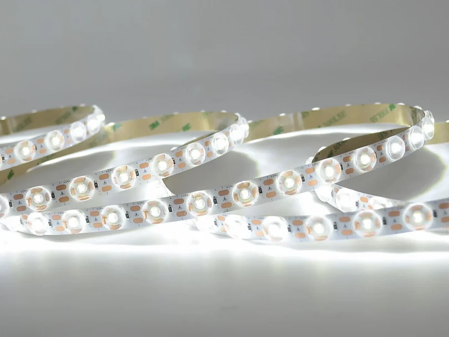 Светодиодная лента LEDS POWER линзованная 2835 48/м (20Вт/м) 24В холод. 10м/кат