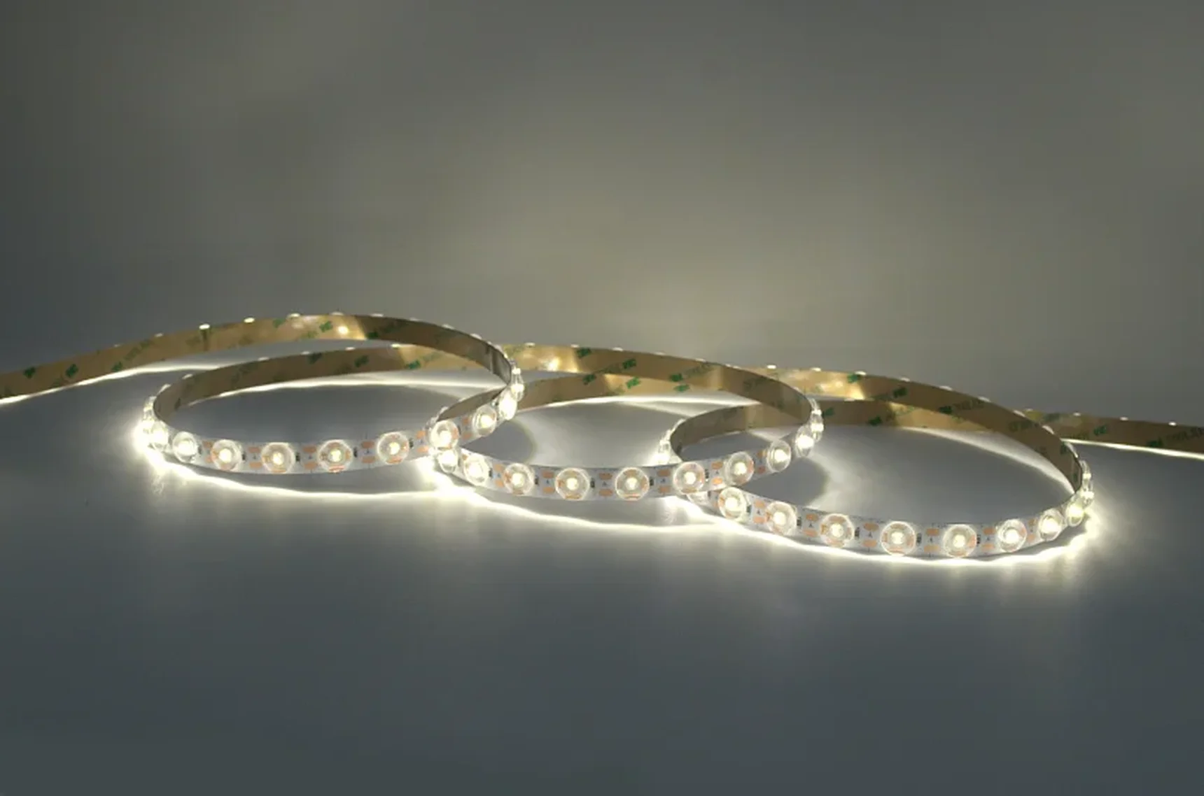 Светодиодная лента LEDS POWER линзованная 2835 48/м (20Вт/м) 24В нейтр. 10м/кат