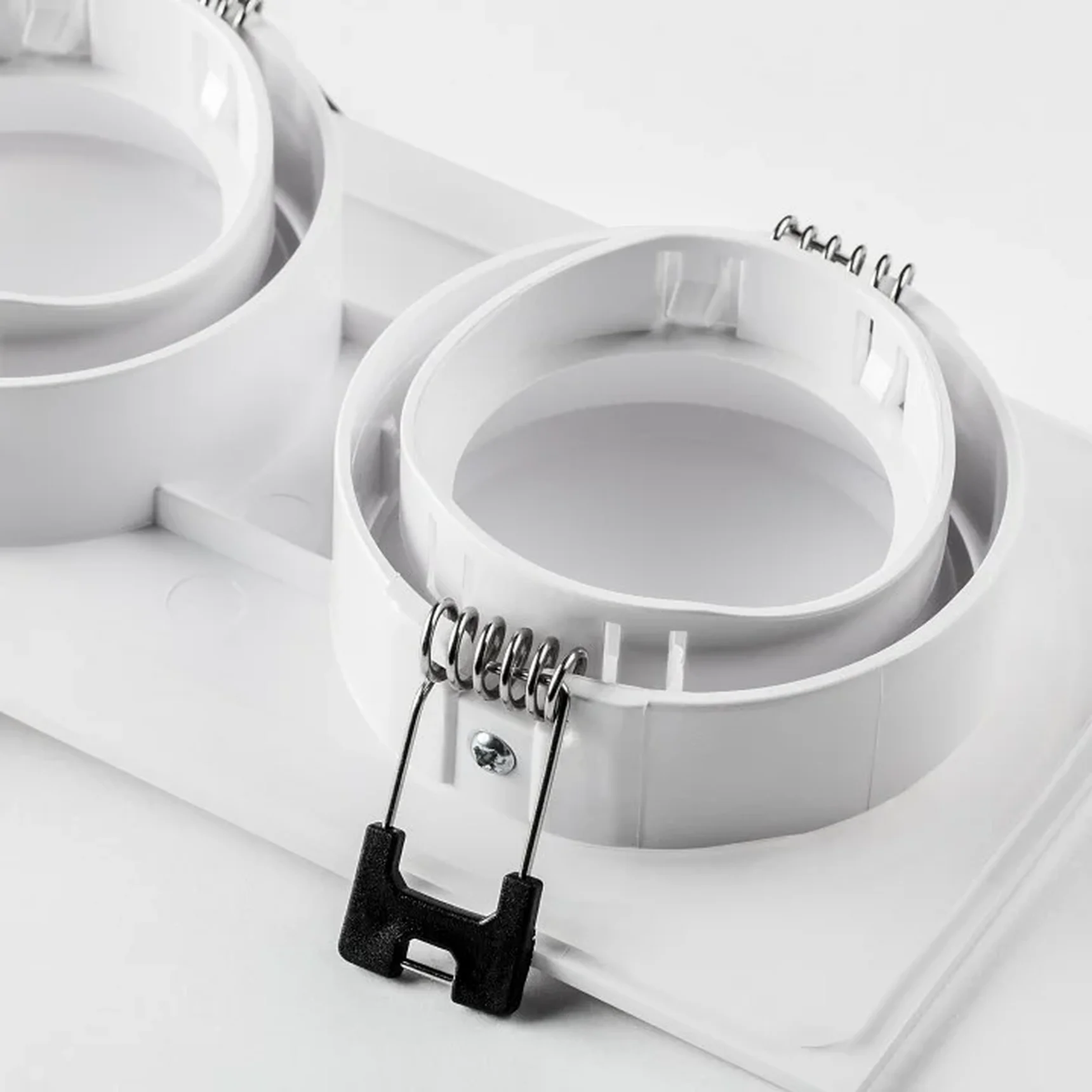 012826 Рамка (светильник) PVC д/LED-модулей 941хх и LED-ламп D50мм PIANO 2x QUAD БЕЛЫЙ IP65