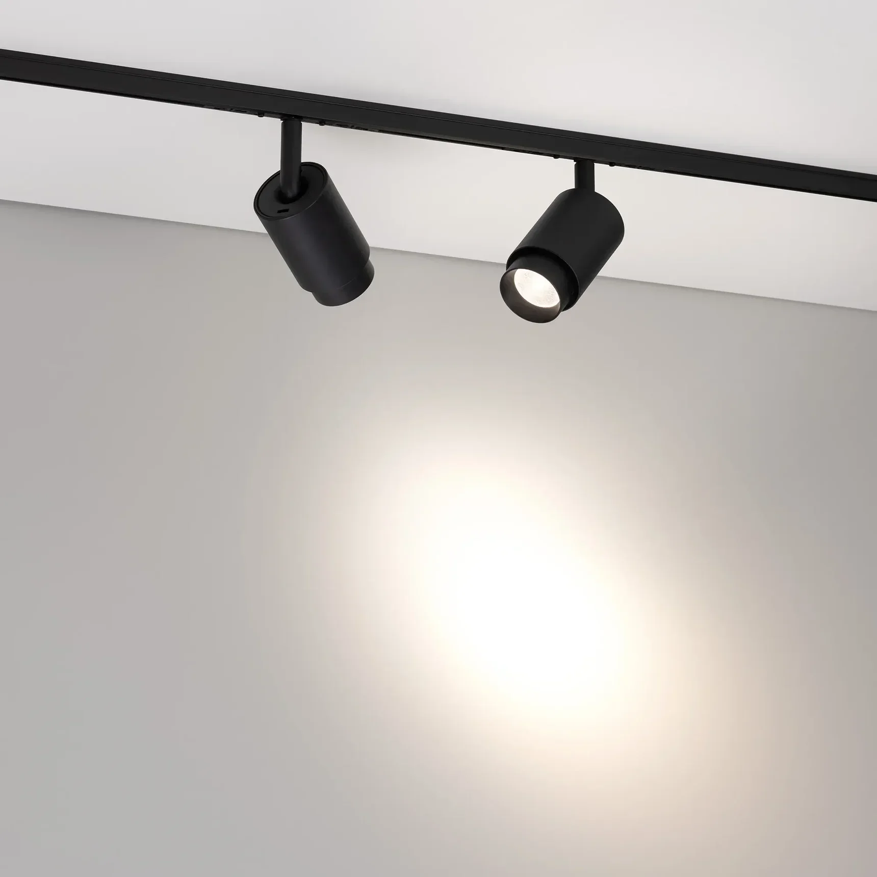 Светильник MAG-MICROCOSM-SPOT-ZOOM-R47-9W Day4000 (BK, 15-55 deg, 24V) (Arlight, IP20 Металл, 5 лет) 050988