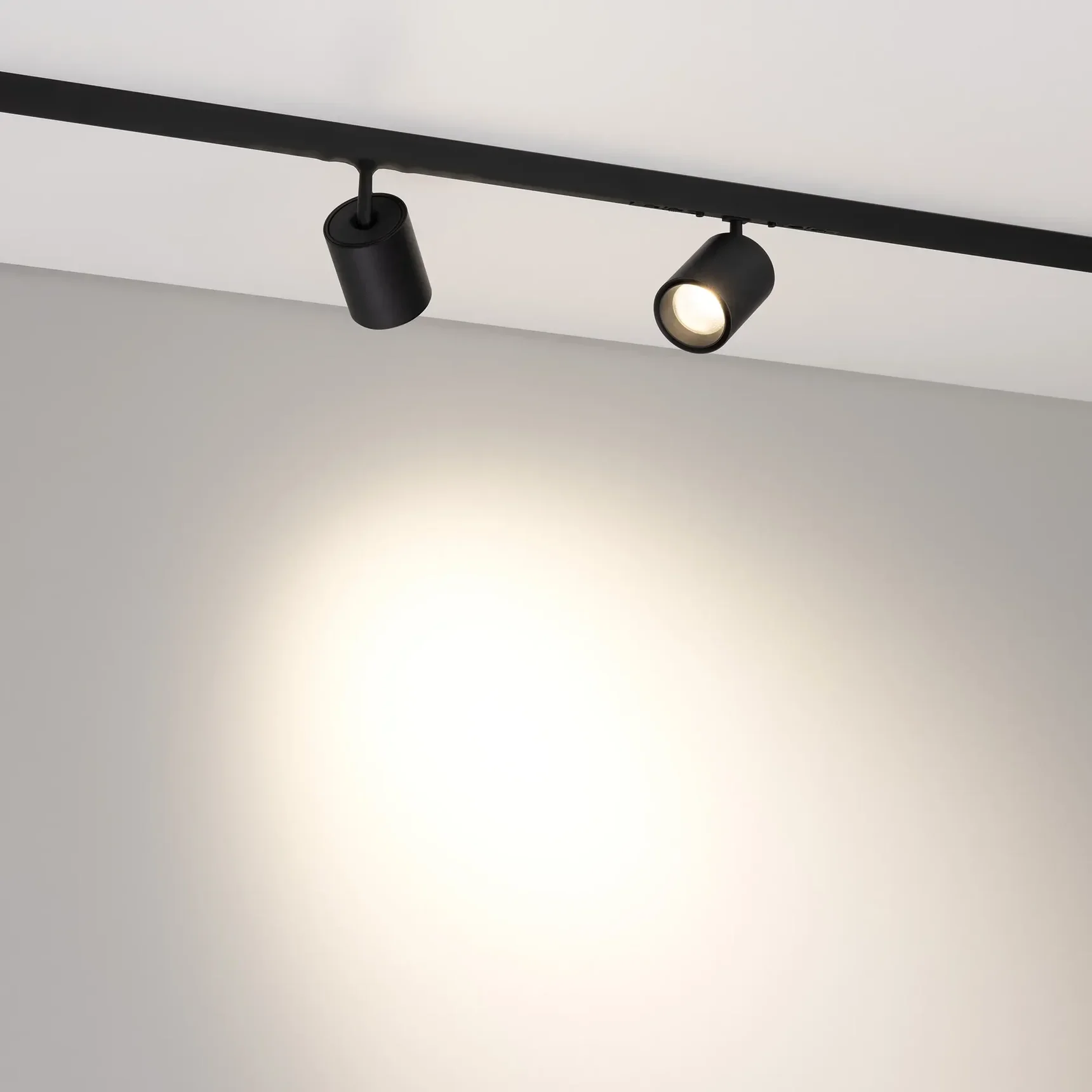 Светильник MAG-MICROCOSM-SPOT-ZOOM-R38-5W Day4000 (WH, 10-55 deg, 24V) (Arlight, IP20 Металл, 5 лет) 051806