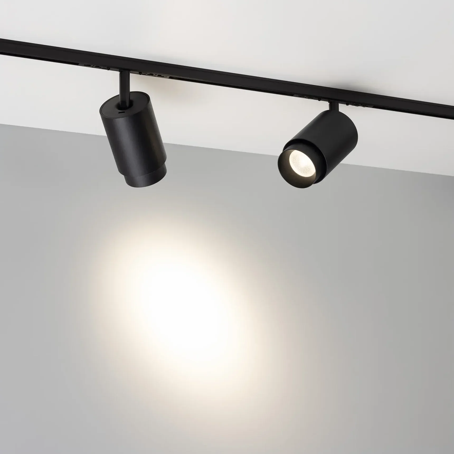 Светильник MAG-MICROCOSM-SPOT-ZOOM-R59-12W Day4000 (BK, 20-60 deg, 24V) (Arlight, IP20 Металл, 5 лет) 052085