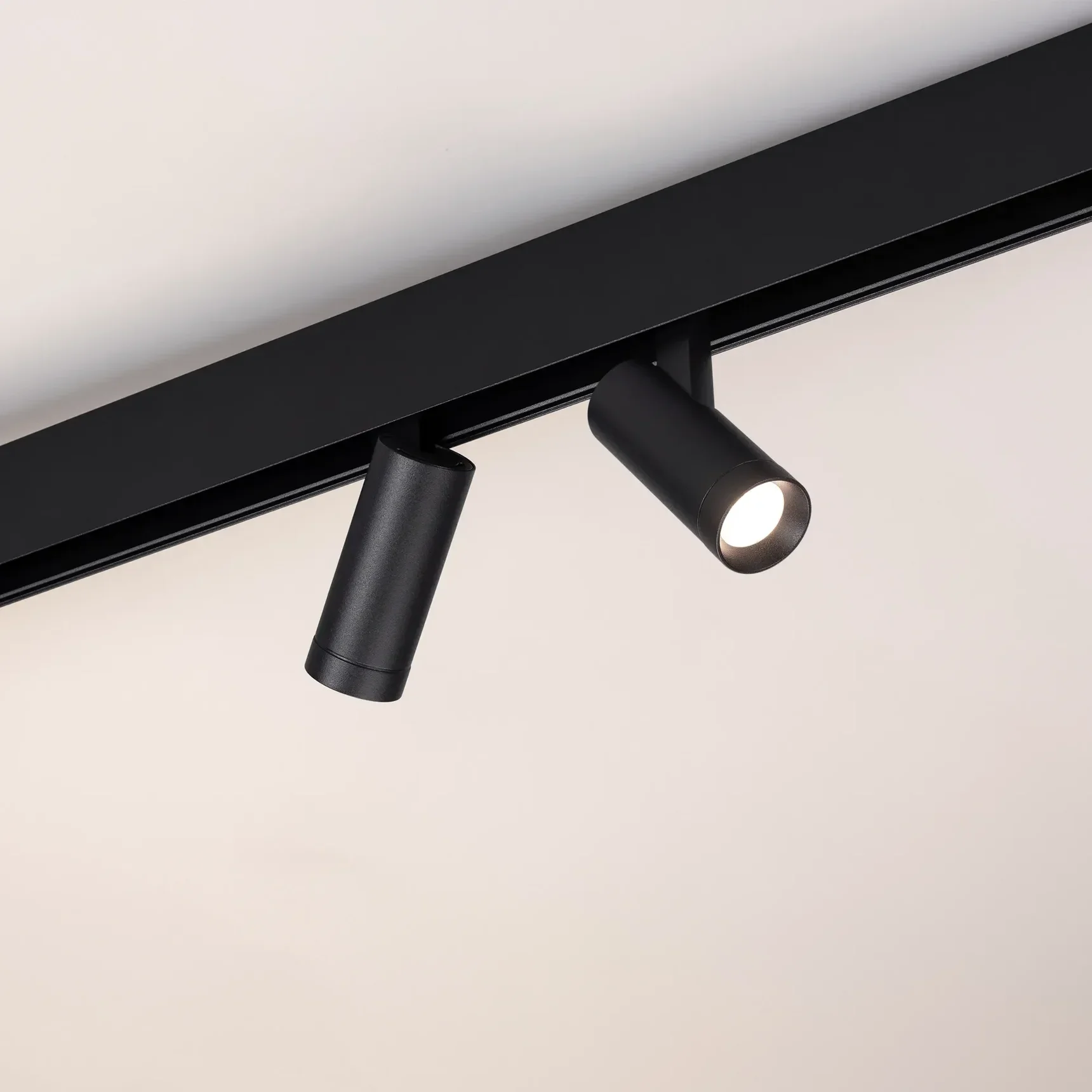 Светильник MAG-ORIENT-SPOT-R35-6W Day4000-MIX (BK, 24 deg, 48V, TUYA Zigbee) (Arlight, IP20 Металл, 5 лет) 056399