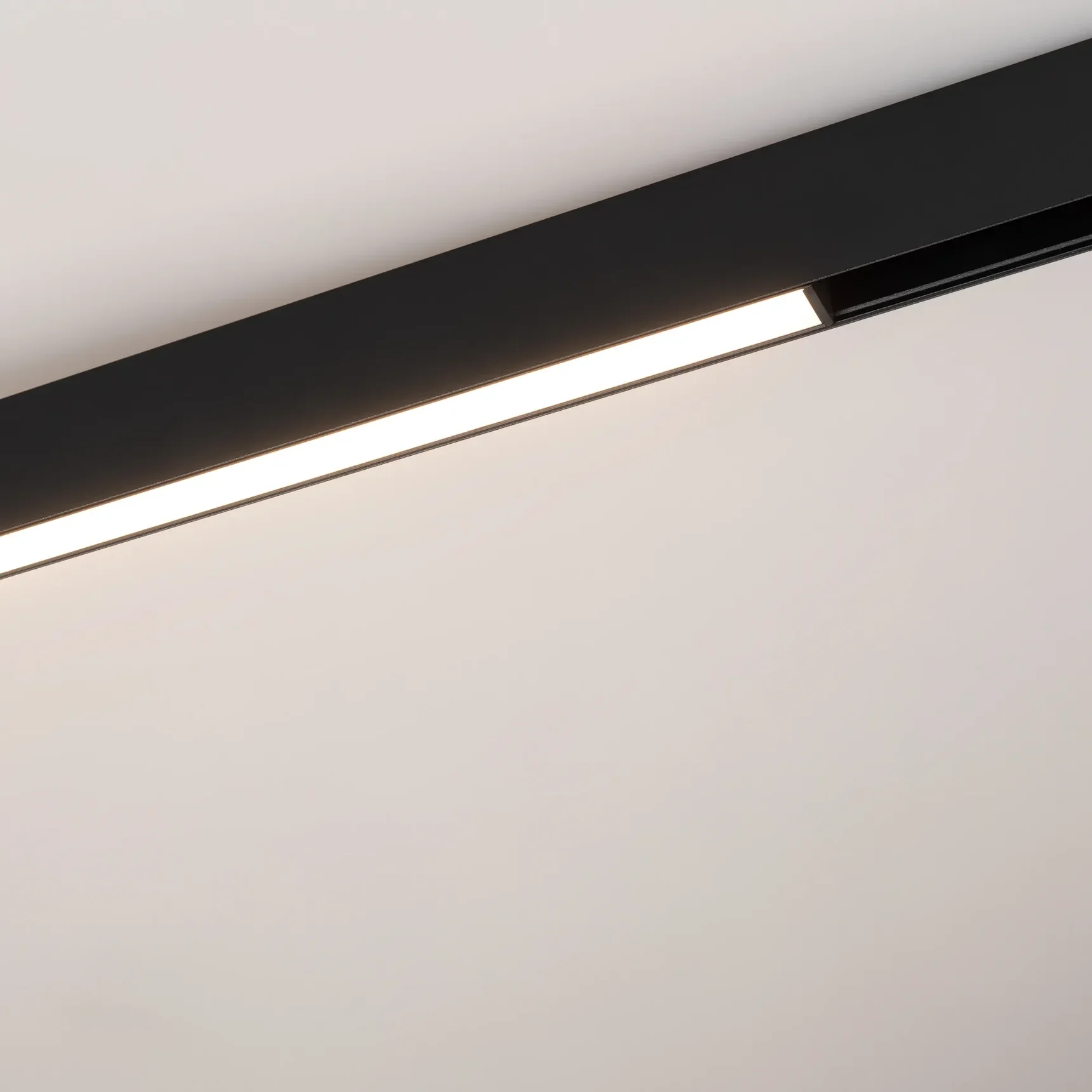 Светильник MAG-ORIENT-FLAT-L235-8W Day4000-MIX (BK, 100 deg, 48V, TUYA Zigbee) (Arlight, IP20 Металл, 5 лет) 056400