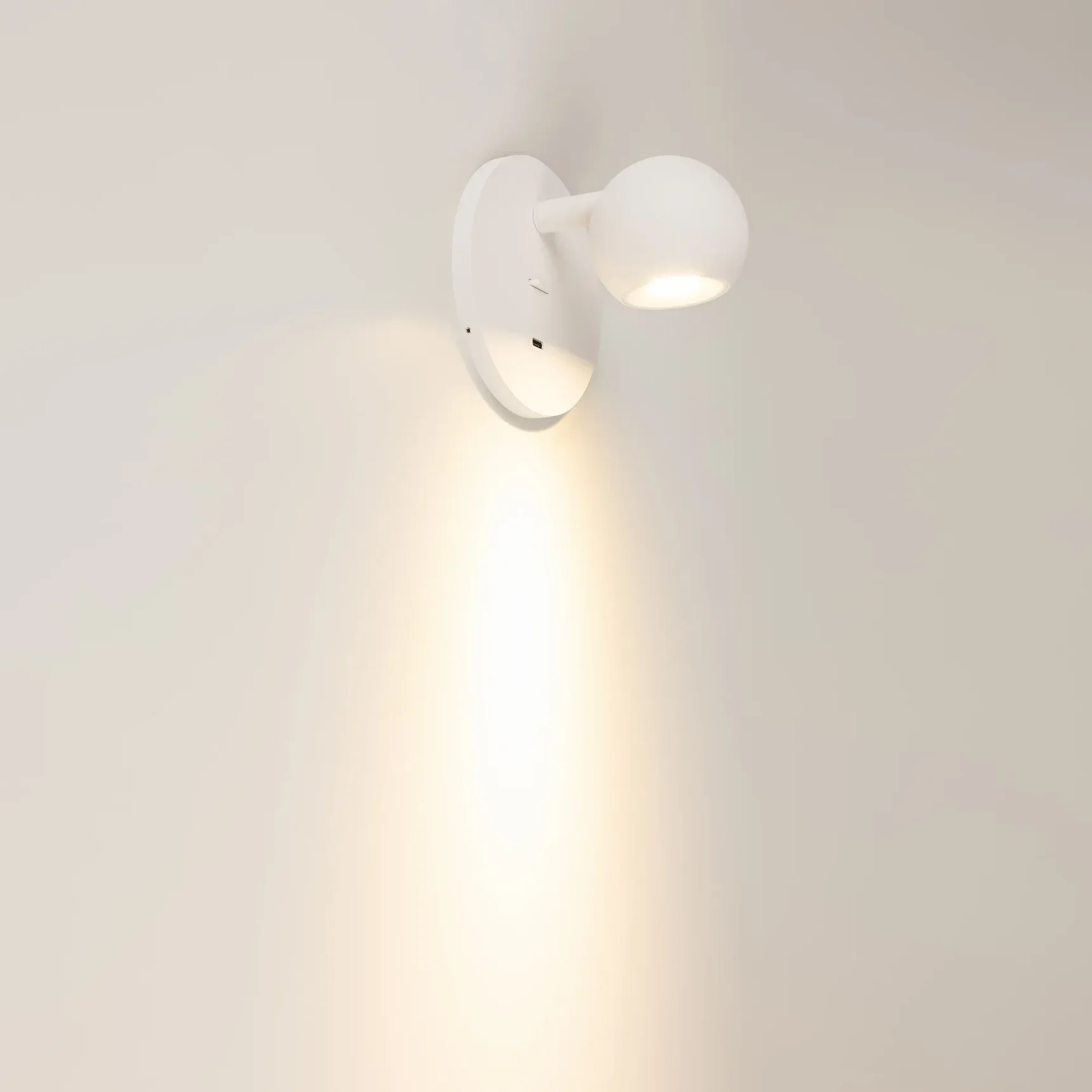 Светильник SP-OTTORI-WALL-CHARGE-6W Warm3000 (WH, 30 deg, 230V, USB-C) (Arlight, IP20 Металл, 3 года) 058477