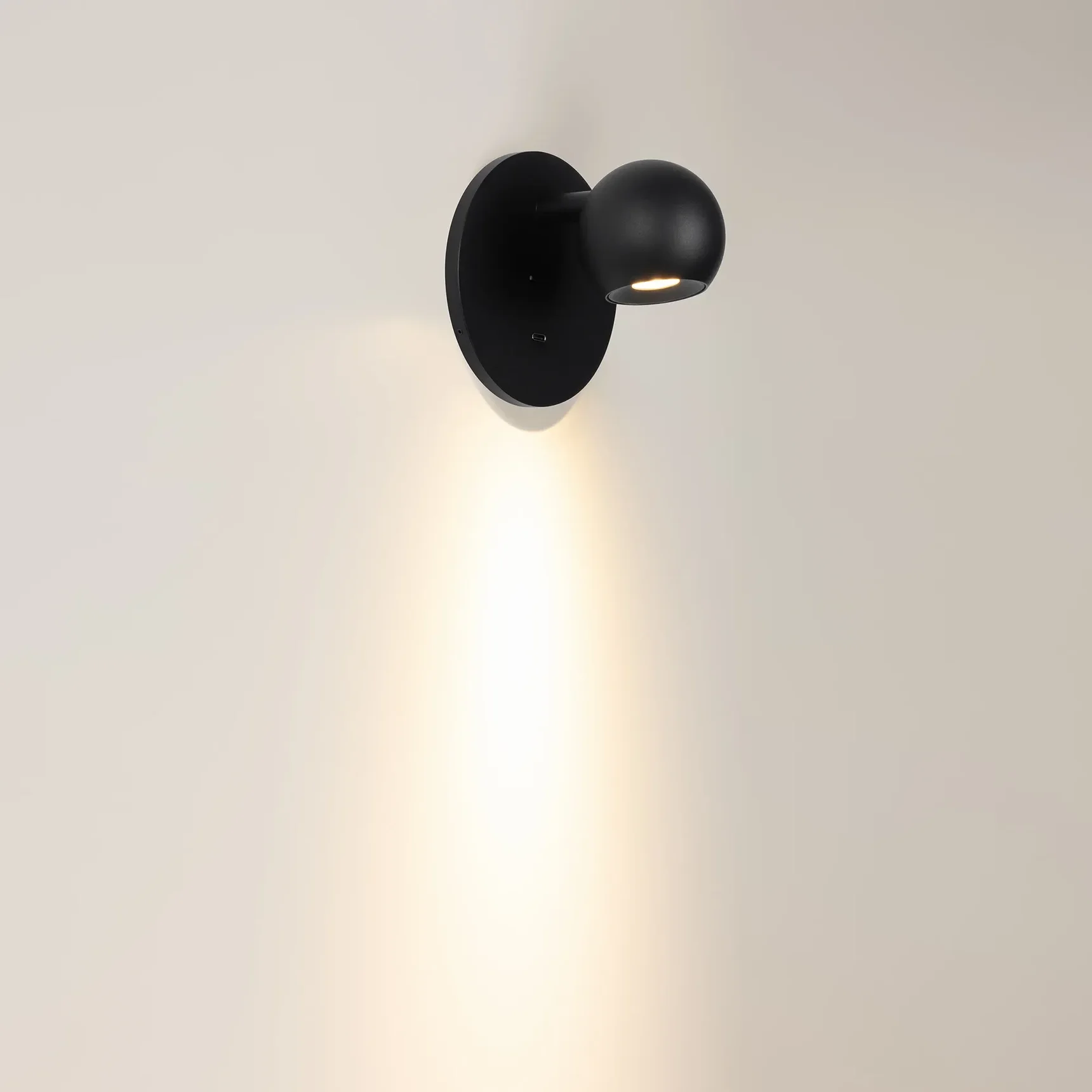 Светильник SP-OTTORI-WALL-CHARGE-6W Warm3000 (BK, 30 deg, 230V, USB-C) (Arlight, IP20 Металл, 3 года) 058480