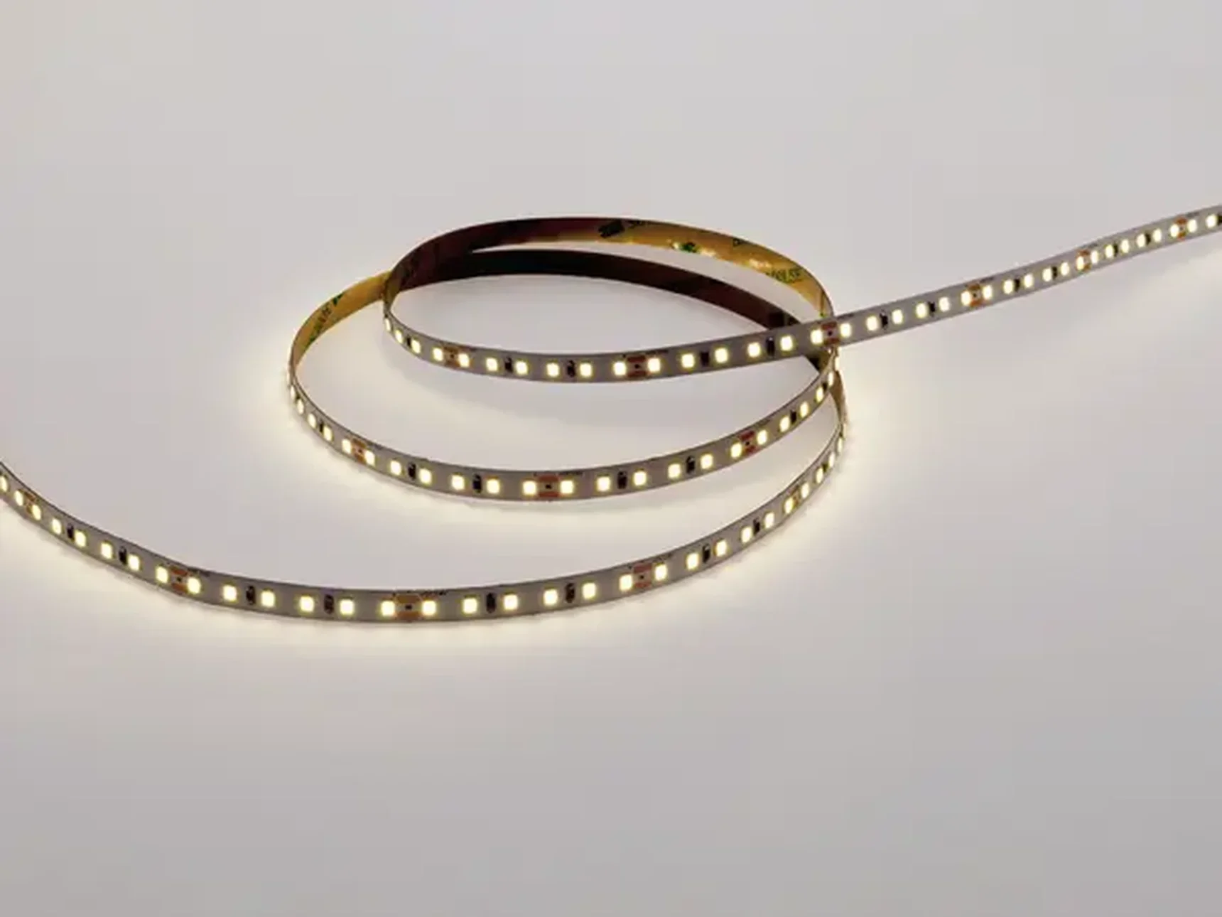 Светодиодная лента 2835 120/м (5Вт/м) 24В теплая 005881