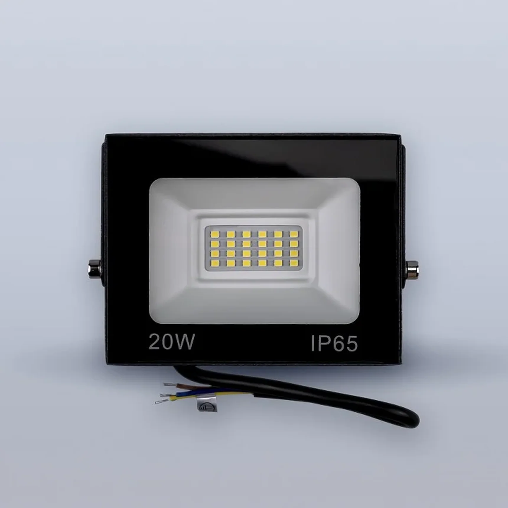 Светодиодный прожектор тонкий LUX 20W теплый 3000К 220V