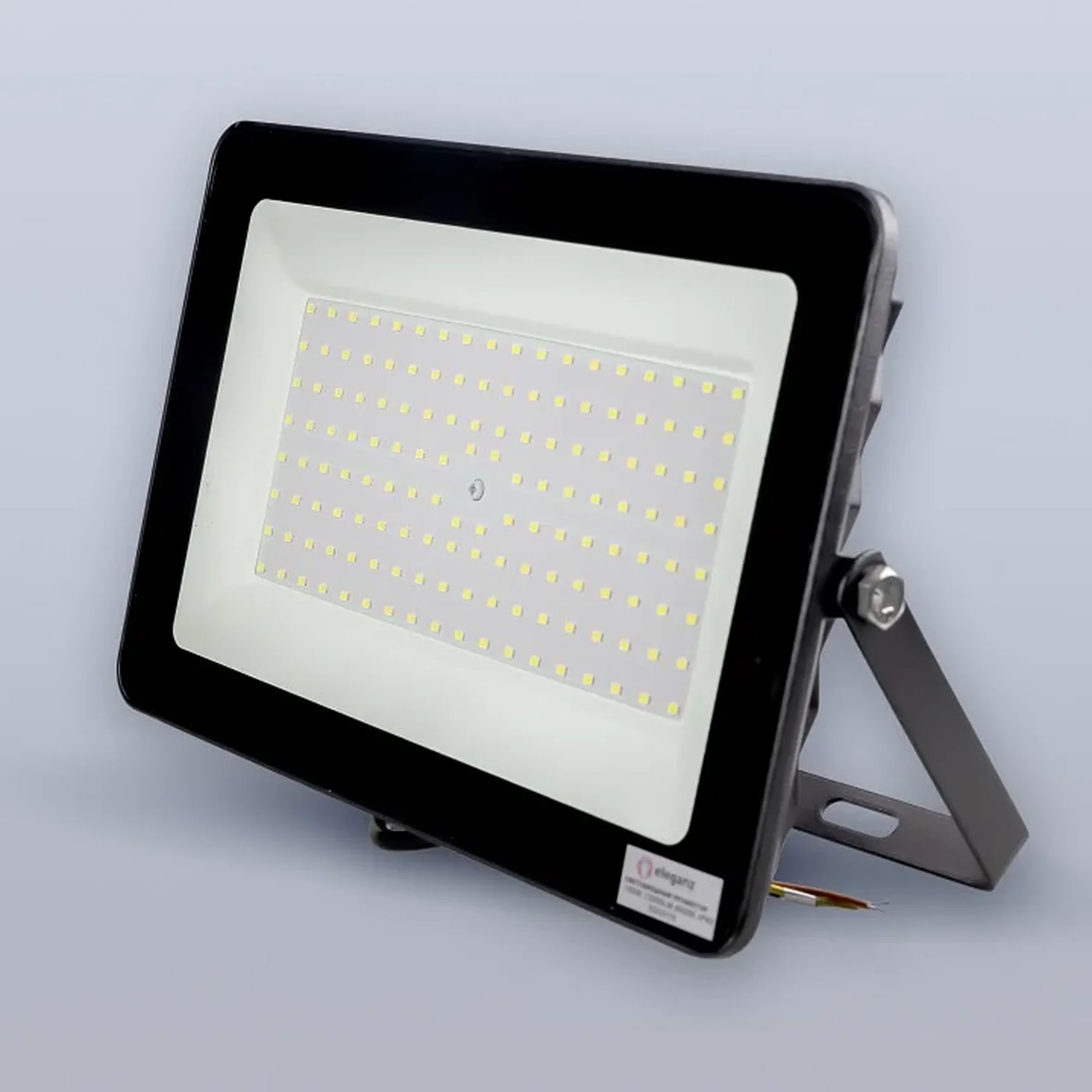 Светодиодный прожектор тонкий LUX 150W холодный 6000К 220V