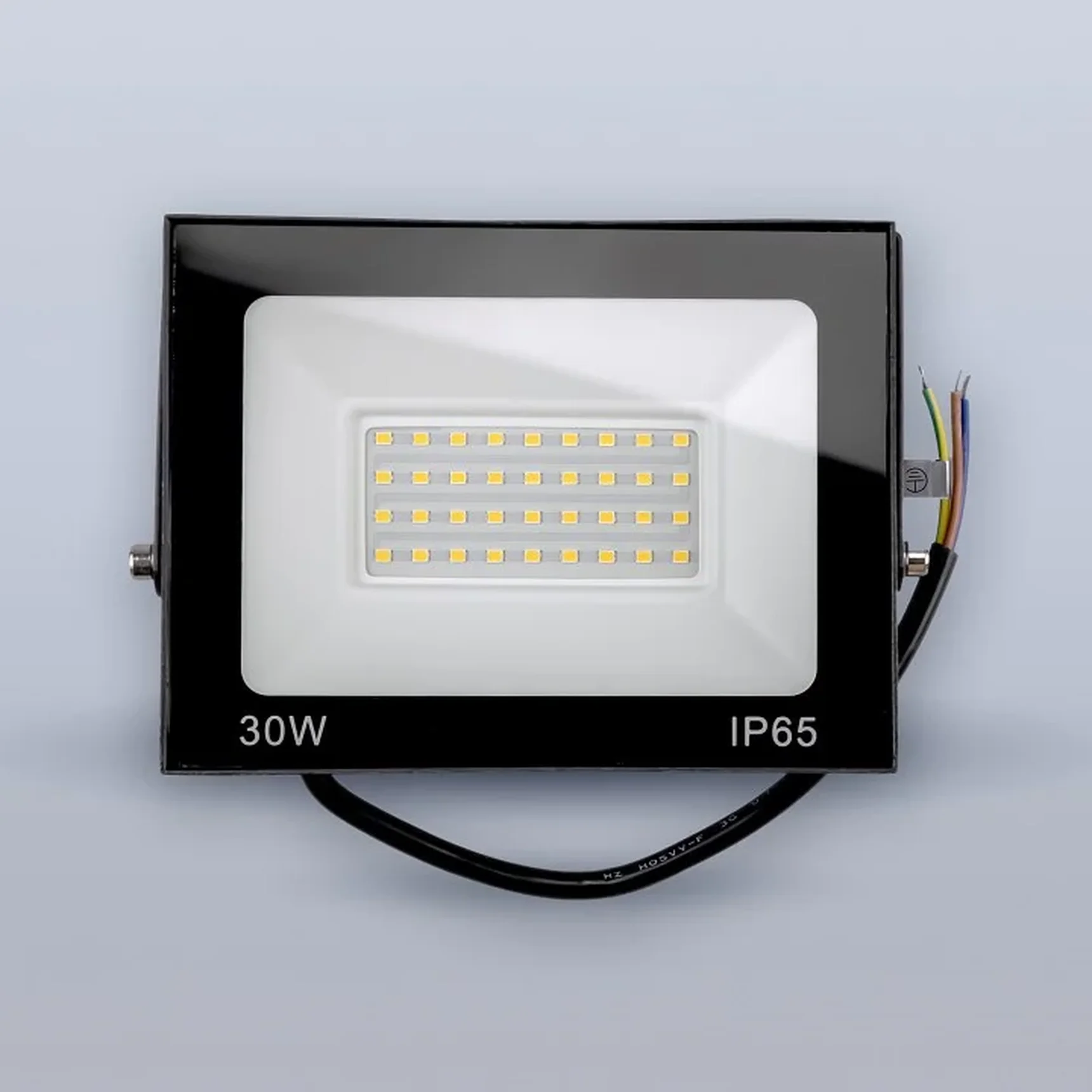 Светодиодный прожектор тонкий LUX 30W нейтральный 4500К 220V