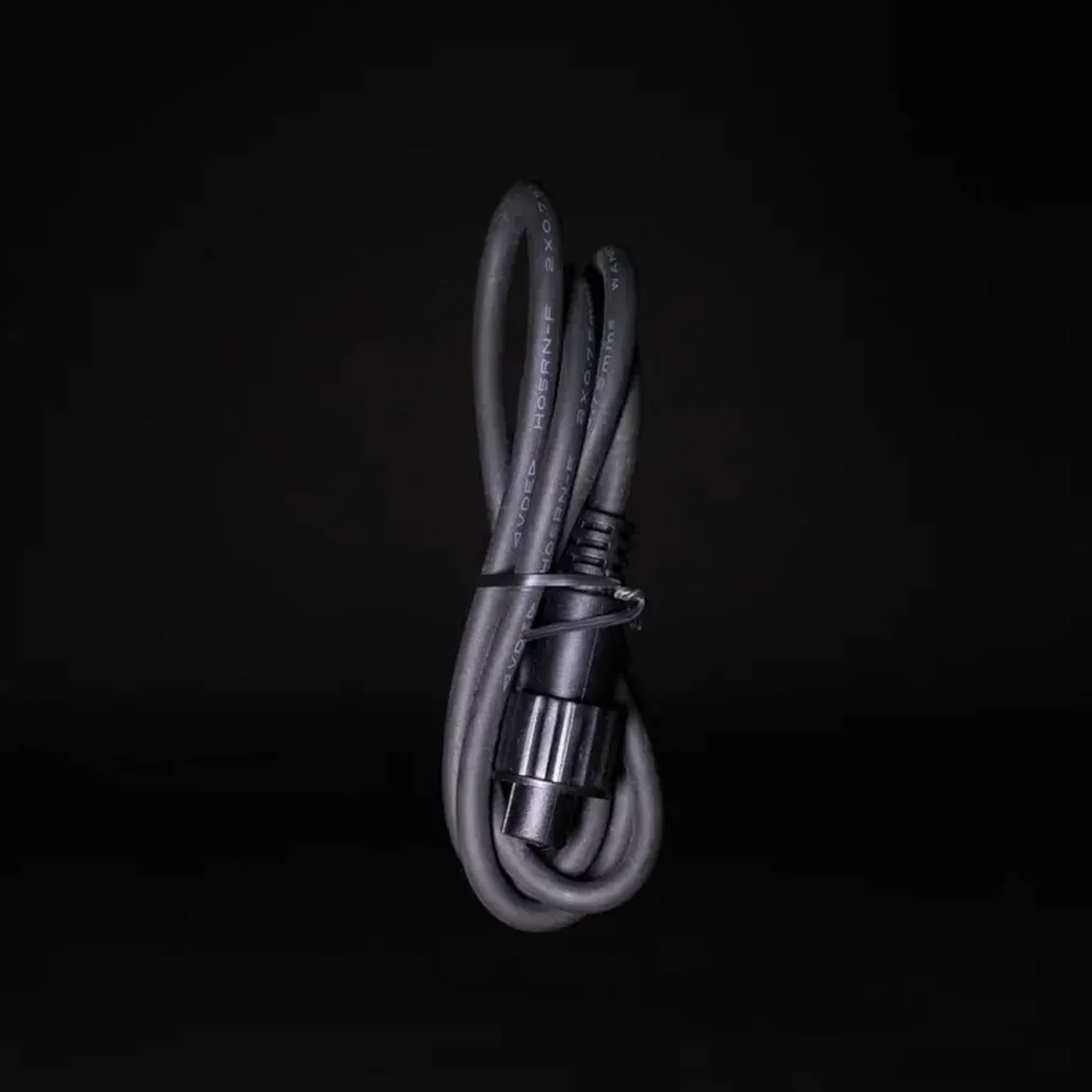 Соединитель 1м для Бахромы, Занавесов и Нитей 220В, Провод Черный Каучук, IP65