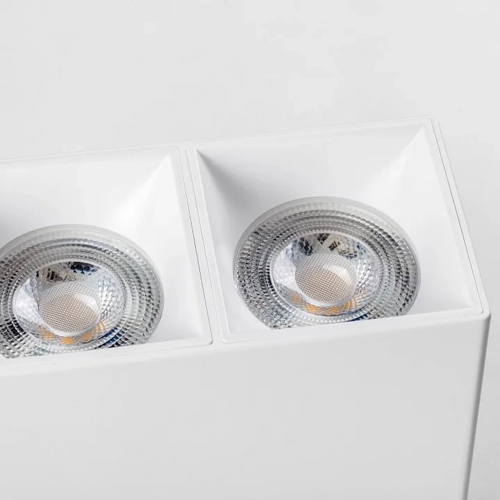 213366 Рамка (светильник) PVC д/LED-модулей 941хх и LED-ламп D50мм RULLO 2x QUAD БЕЛЫЙ