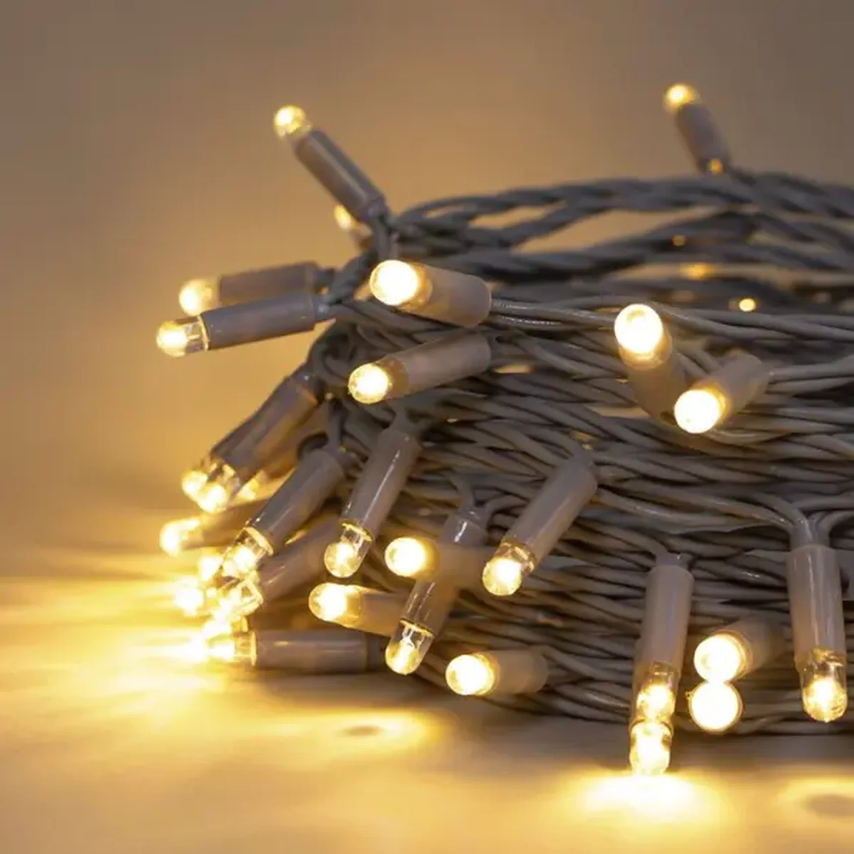 Гирлянда Нить 10м Тепло-Белая 24В, 100 LED, Провод Серый Каучук 2,3мм, IP65