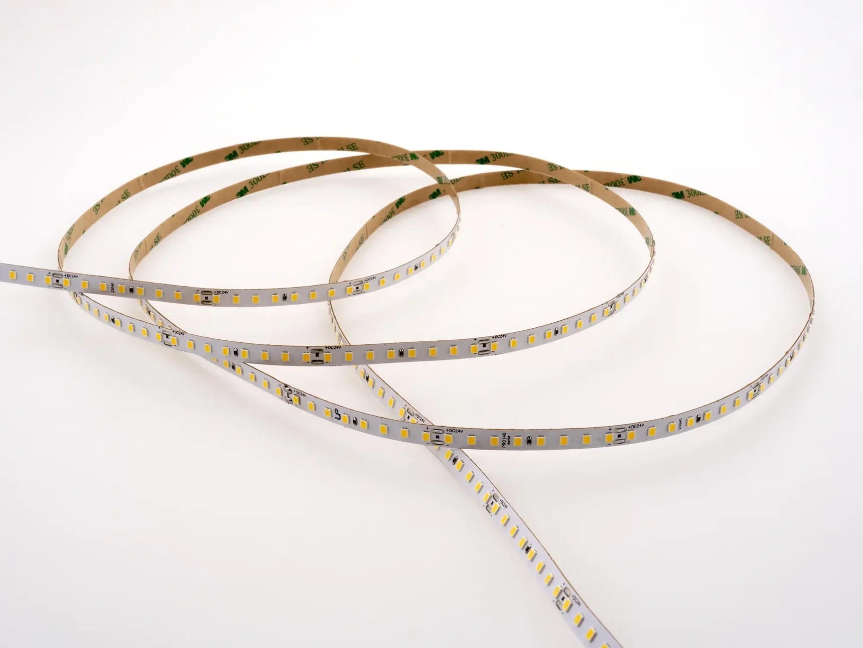 Светодиодная лента LEDS POWER 2835 128/м (12Вт/м) 24В нейтральная, серия ПРО140 005171