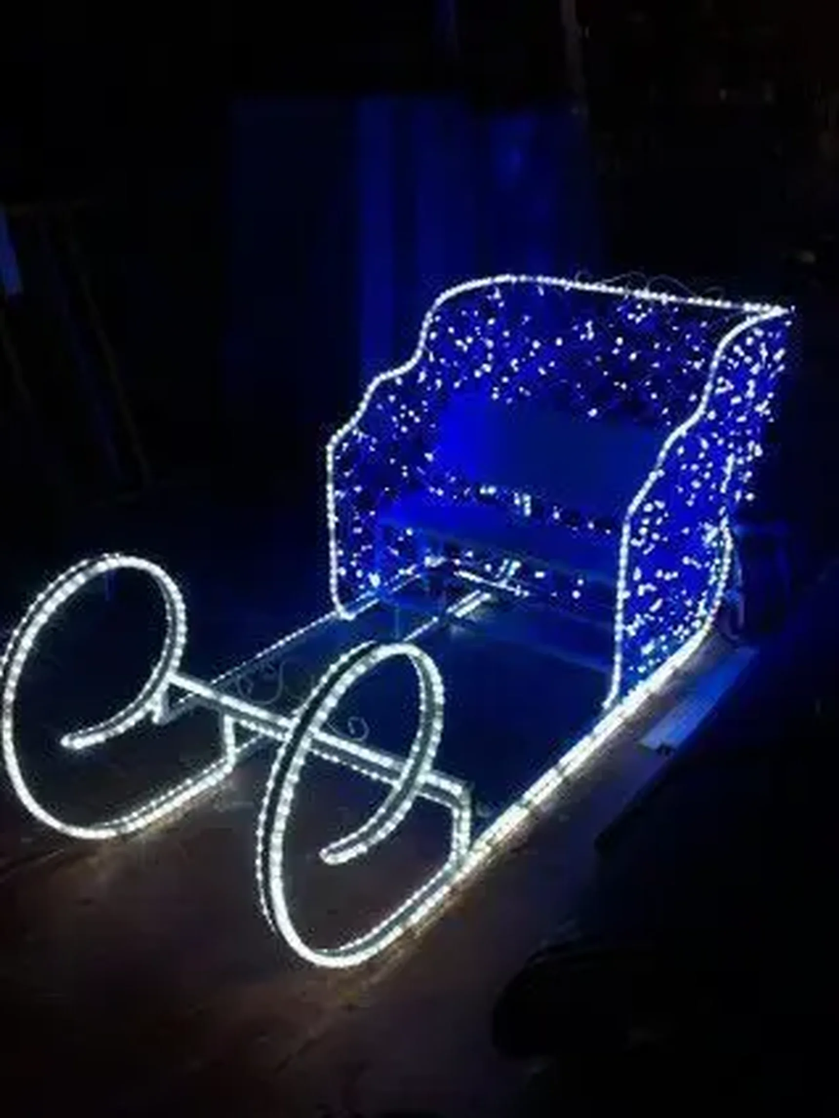 Композиция новогодняя фигура  Сани с лавочкой