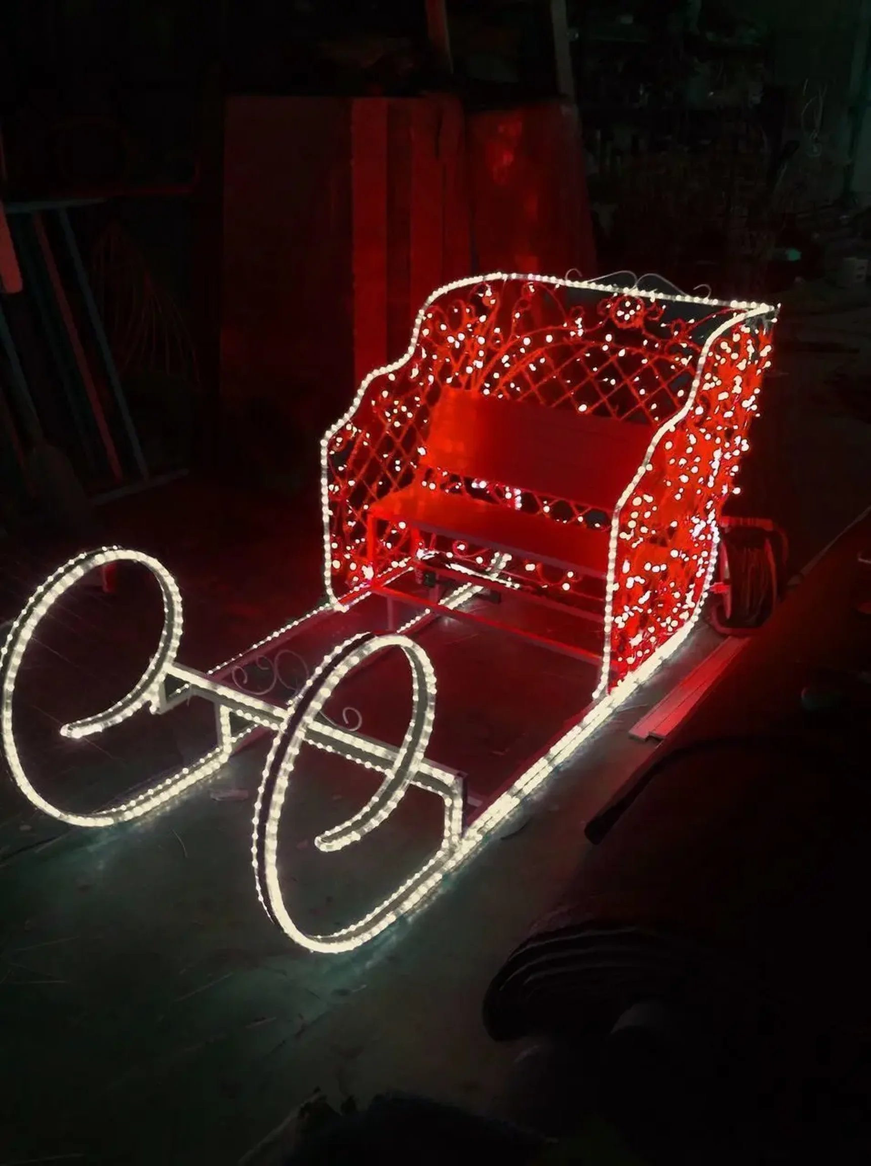 Композиция новогодняя фигура  Сани с лавочкой