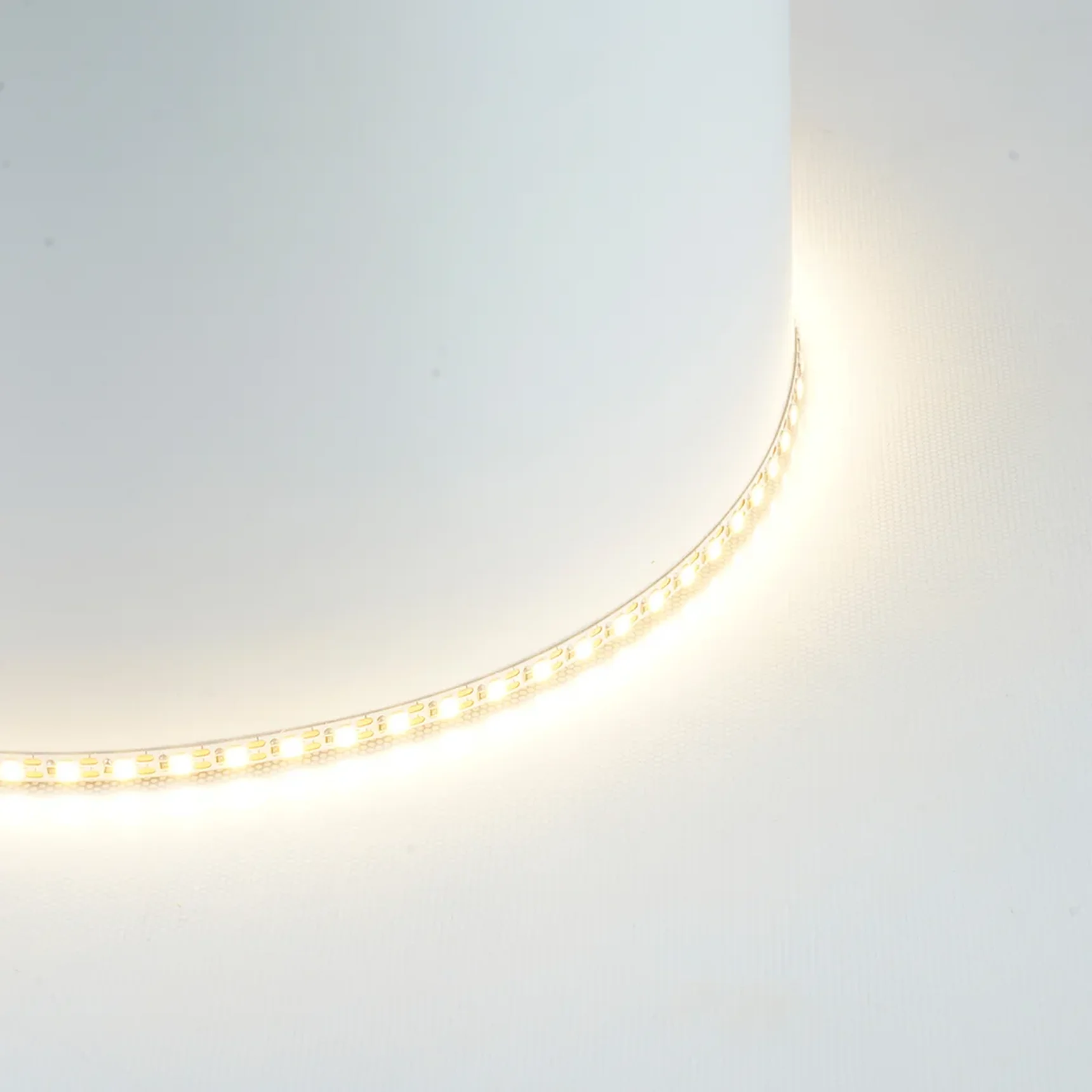 Лента светодиодная 120SMD(2835)/м 11Вт/м 24V 5000*5*1.5мм 3000K, LS505 FERON