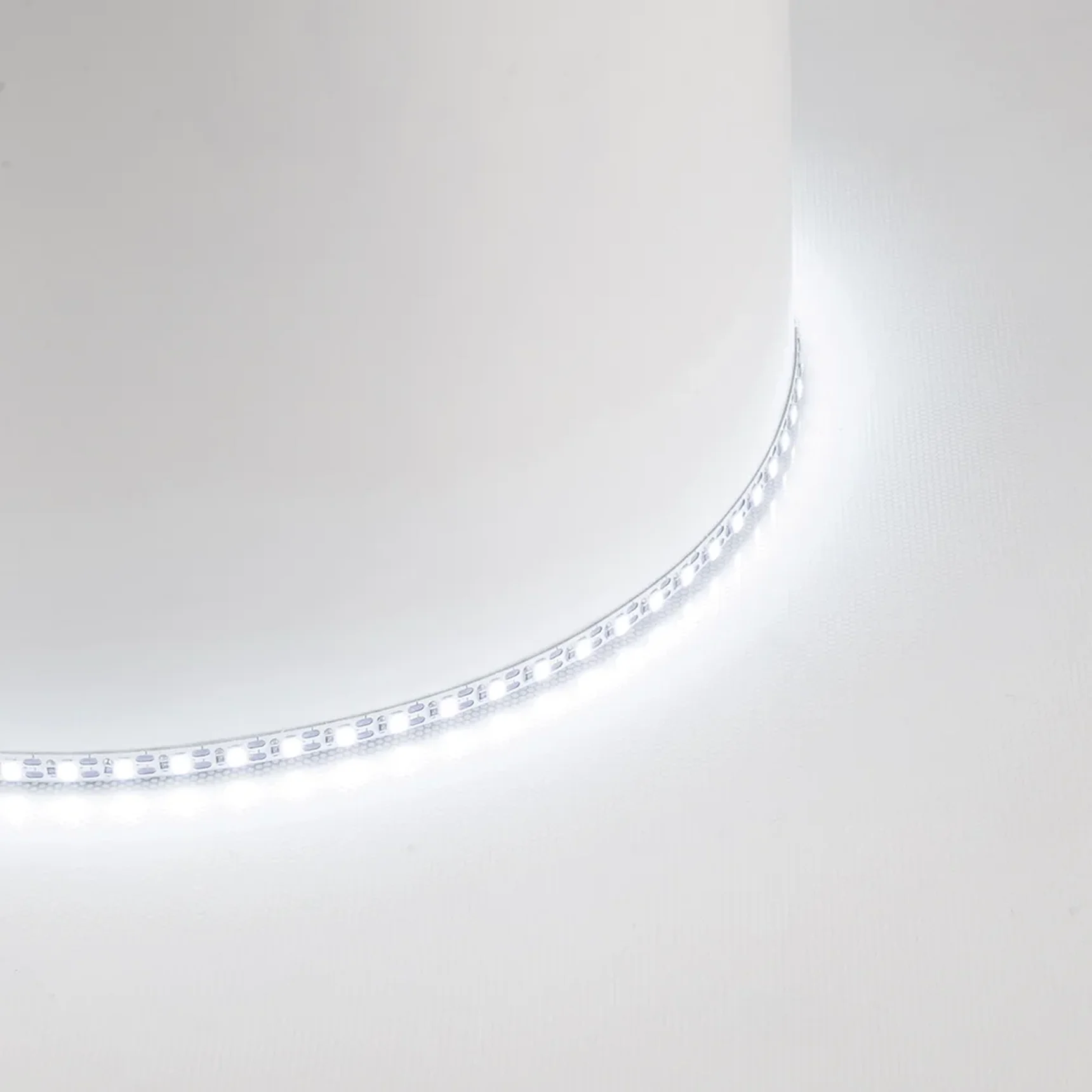 Лента светодиодная 120SMD(2835)/м 11Вт/м 24V 5000*5*1.5мм 4000K, LS505 FERON