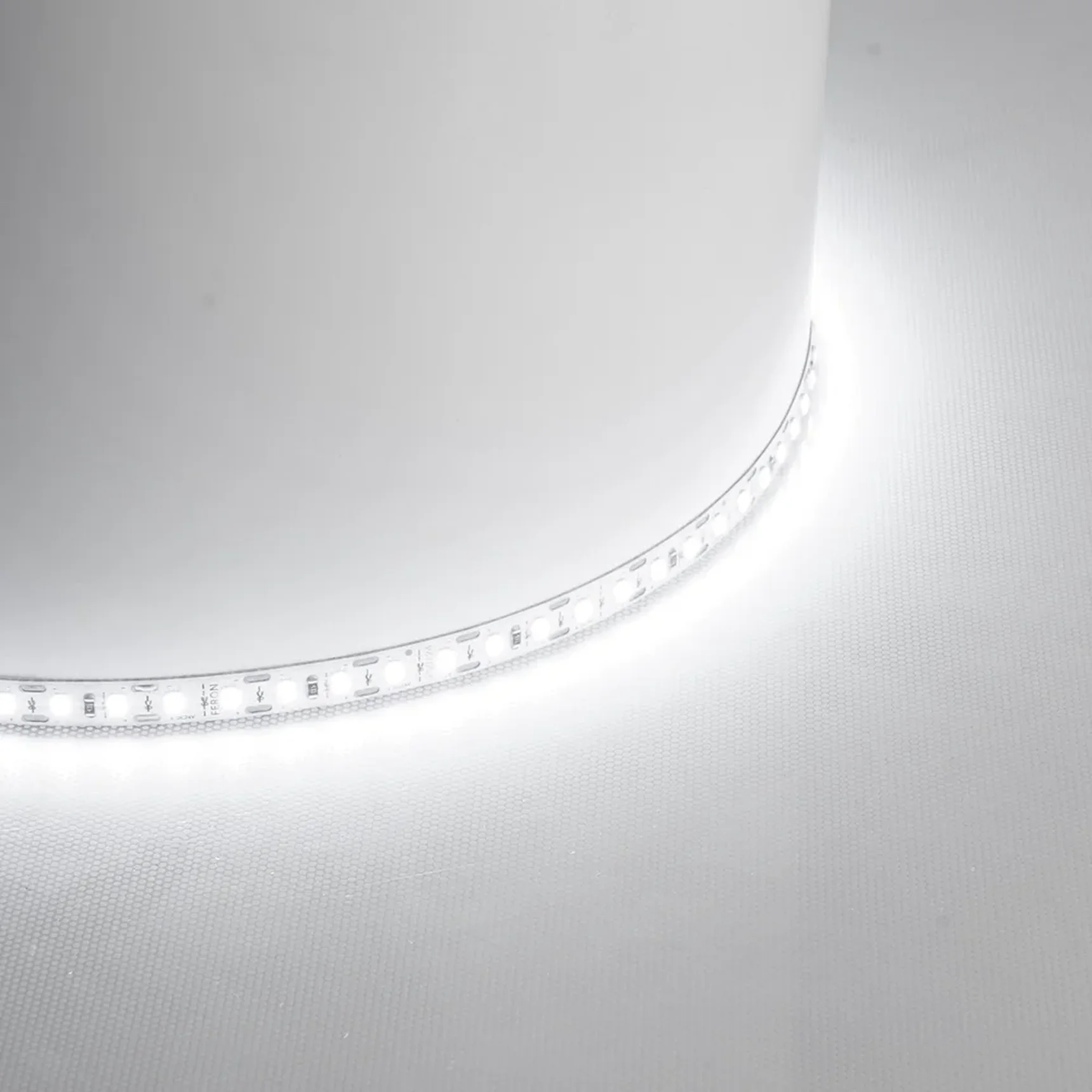 Лента светодиодная 120SMD(2835)/м 11Вт/м 24V 5000*8*1.22мм 4000К, LS506 FERON