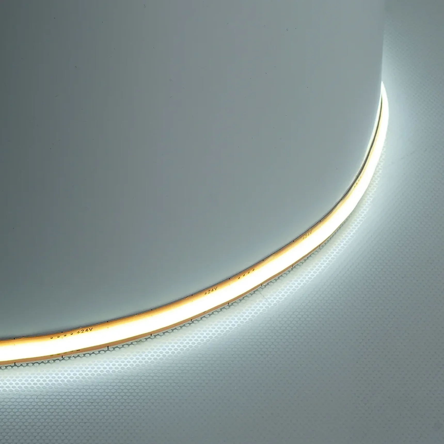 Лента светодиодная 720SMD(2110) 10Вт/м 24V 5000*8*1.8мм IP20 6500К, LS536 FERON СВОБОДНЫЙ РЕЗ