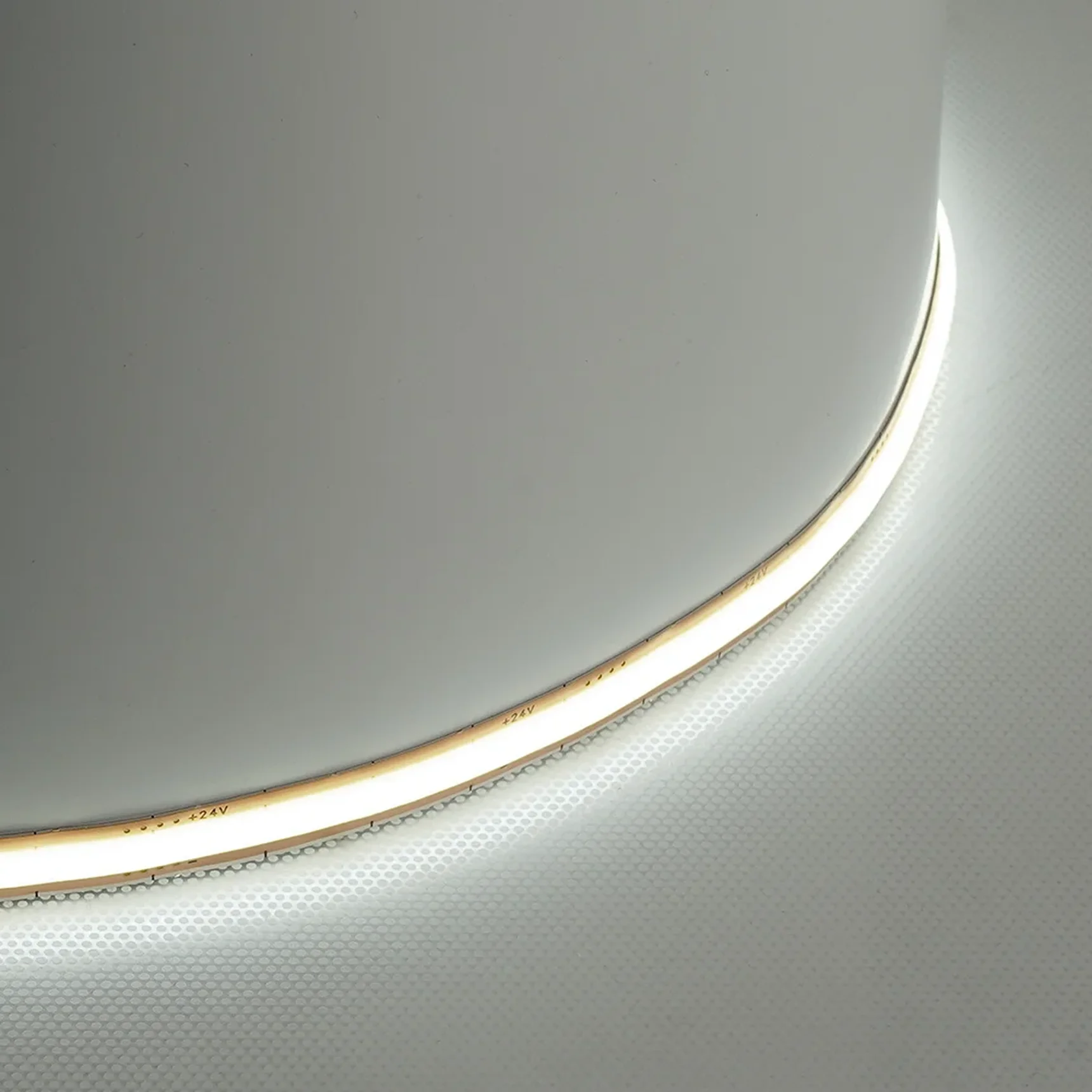Лента светодиодная 720SMD(2110) 10Вт/м 24V 5000*8*1.8мм IP20 4000К, LS536 FERON СВОБОДНЫЙ РЕЗ