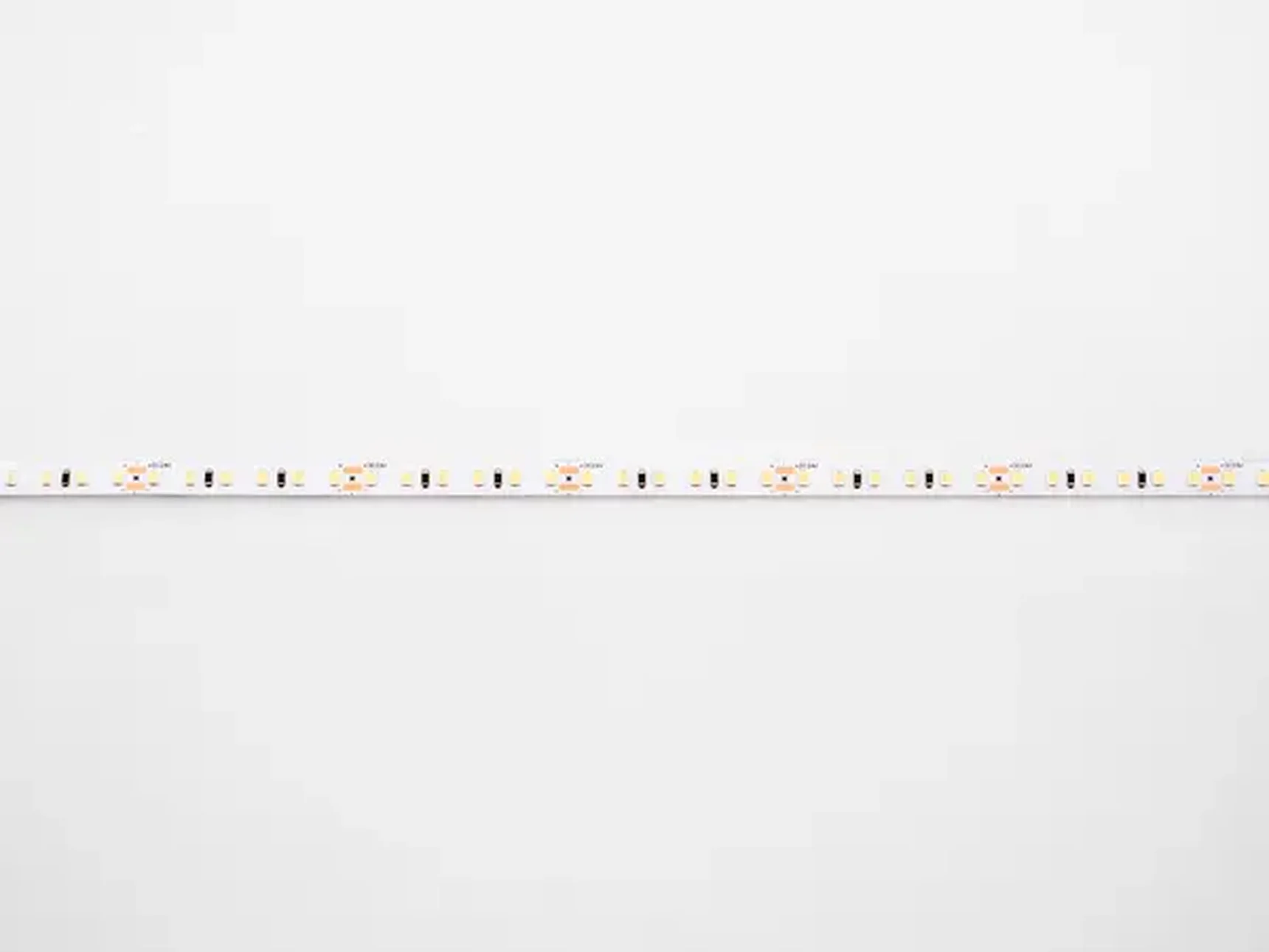 Светодиодная лента 2835 120/м (9,6Вт/м) 24В холодная 004181
