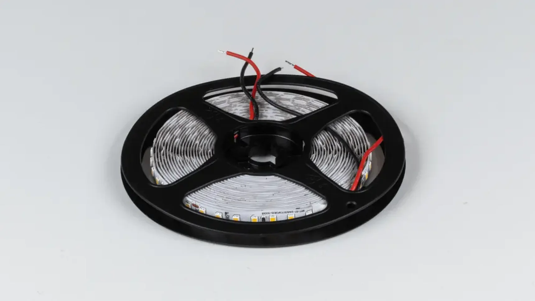 Светодиодная лента ПРО 2835, 126 LED/м, 13 Вт/м, 24В , IP20, Цвет: Нейтральный белый, SWG2P126-24-13-NW