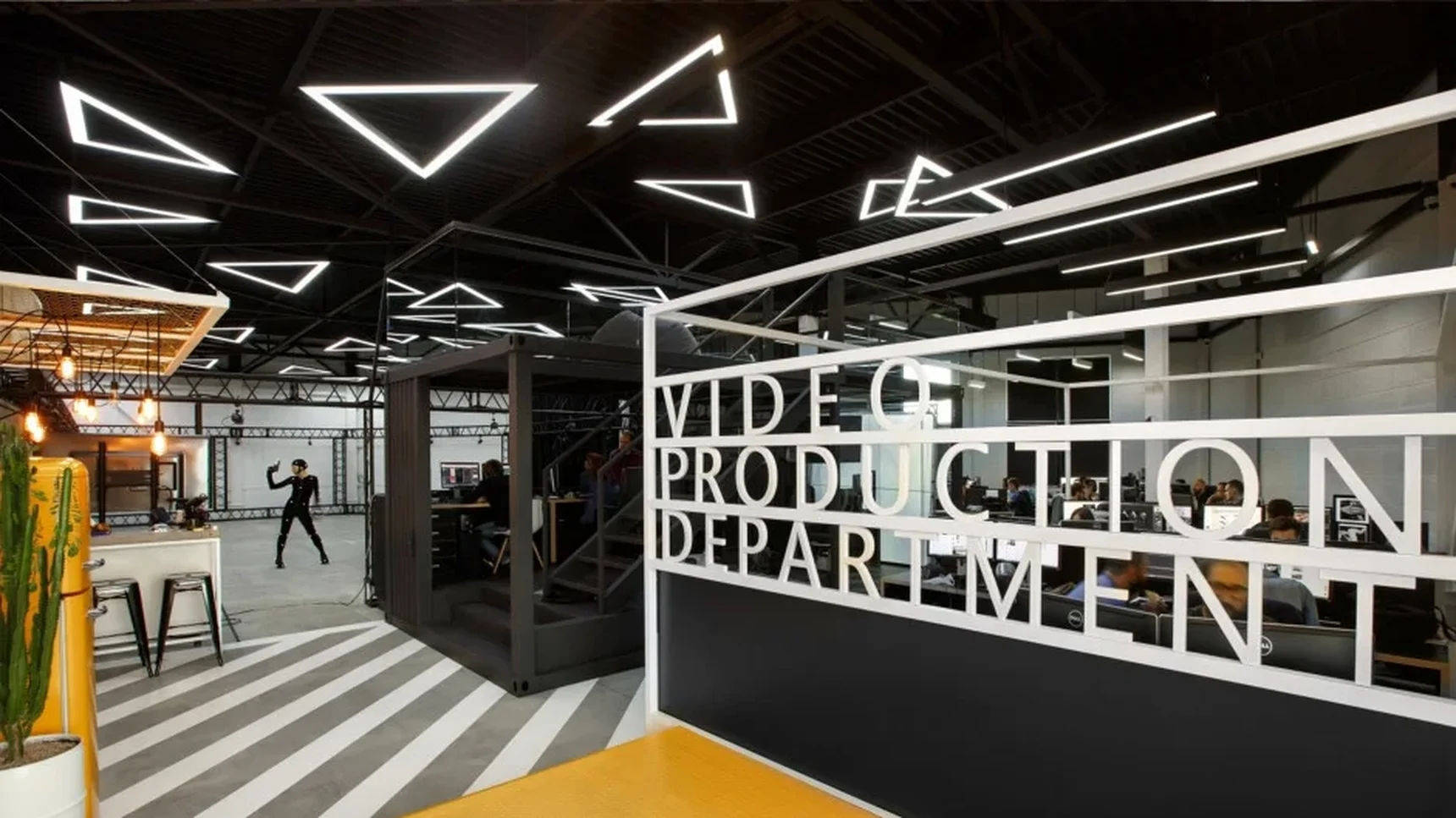 Светильник светодиодный треугольник SILED TRIGON-PROF 1020х890х50х70 (69 Вт, 4000K, Черный)