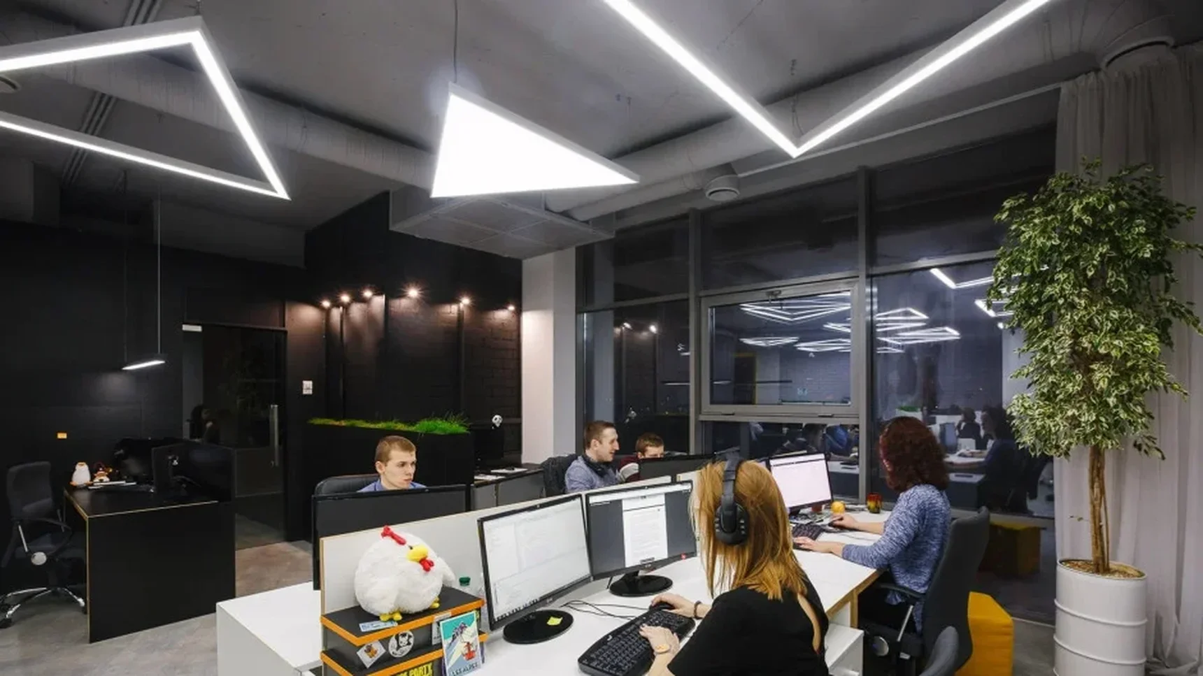 Светильник светодиодный треугольник SILED TRIGON 400х350х100 (9 Вт, 5000K, Черный, Накладной)