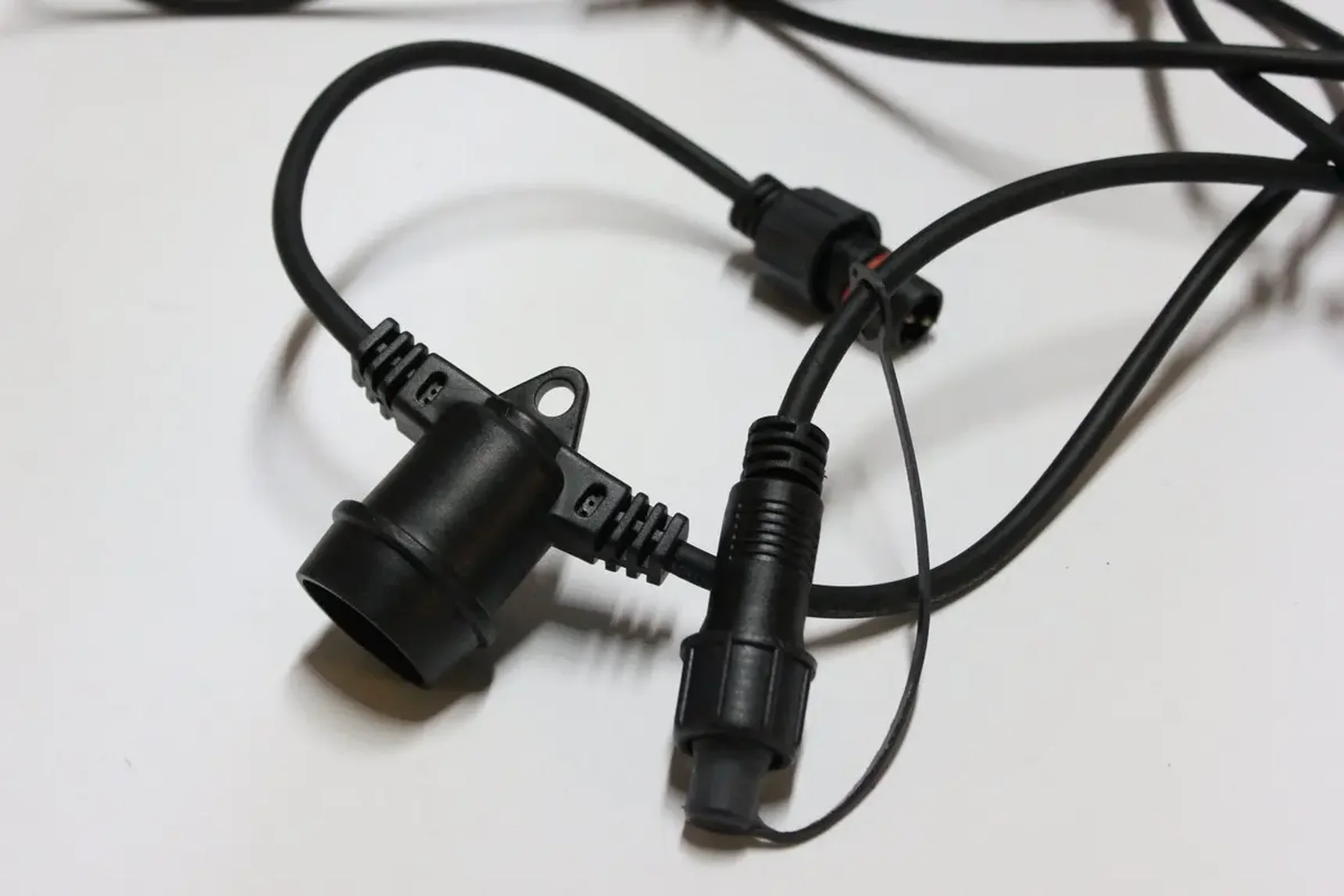 LED-2BLR-10M-20Е27-240V-BL Гирлянда Белт-лайт IP65, 10м, черные провод и 20 патронов Е27. Neo-Neon