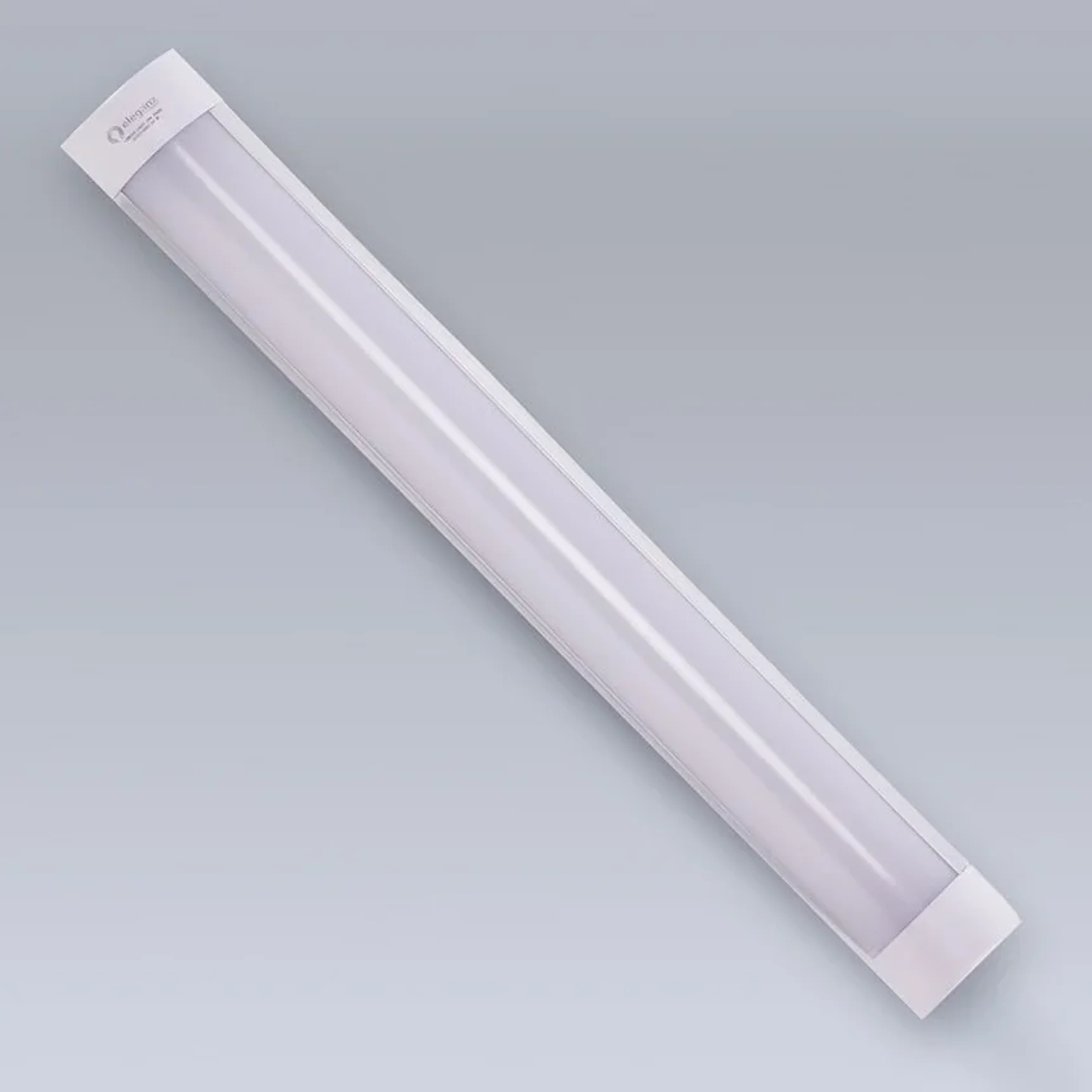 Линейная панель 28W нейтральная 4500К 900*75*25мм 220V IP40