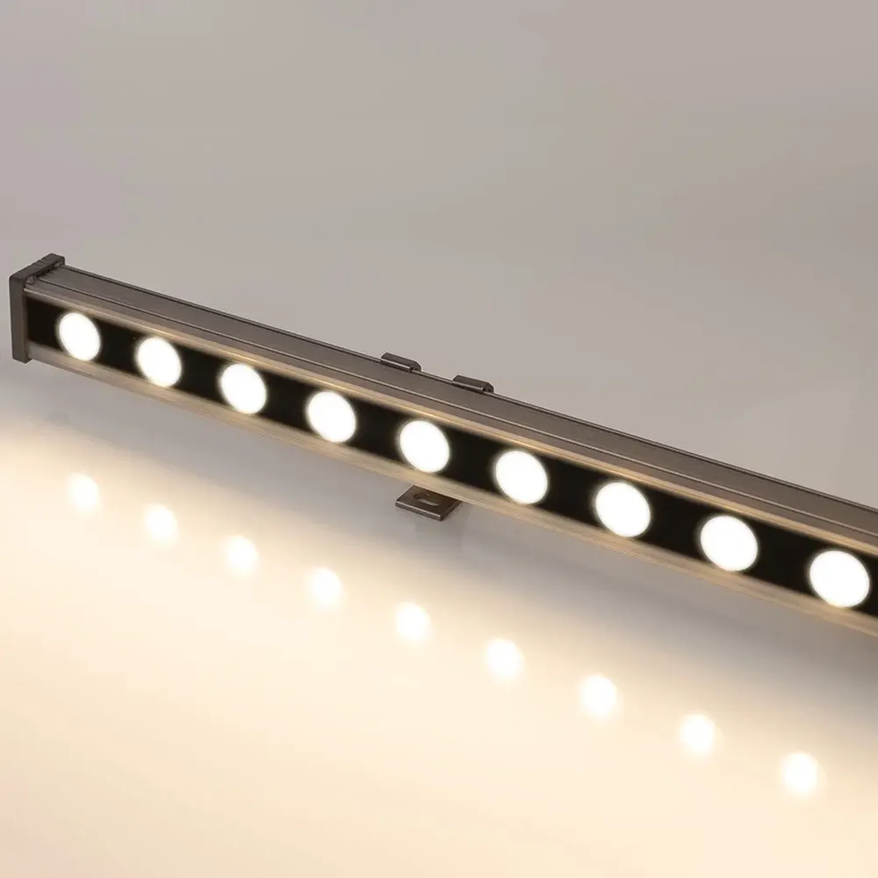 Светодиодный прожектор AR-LINE-1000M-24W-24V Warm (RAL7035, 30 deg) (Arlight, IP65 Металл, 3 года) 039113