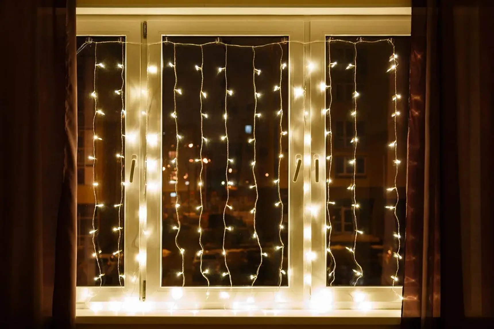 Гирлянда - занавес 230V 160 LED 1,5*1,5м, 2700K, эффект стробов, IP44 , сетевой шнур 3м в комплекте, CL18