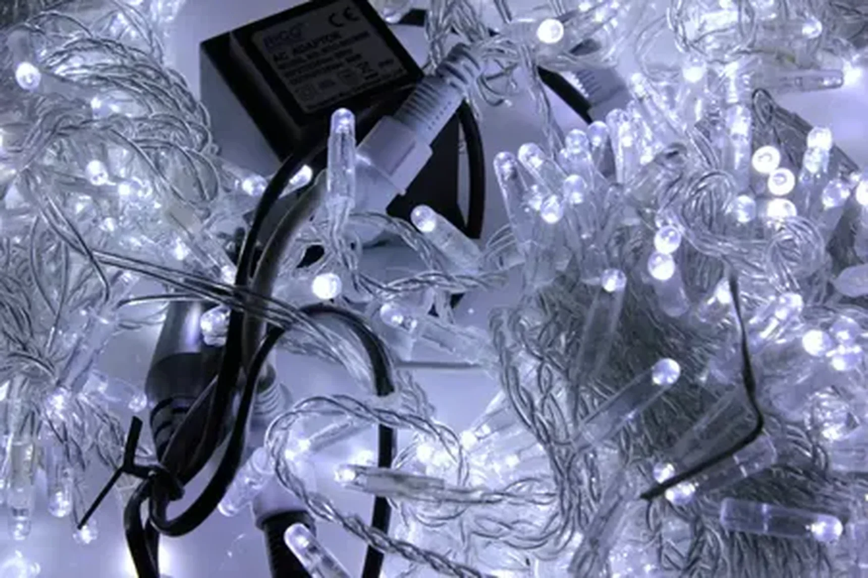 LED-PLS-200*3-20M-24V-W/C-F(W) 3 нити, бел/бел F на прозр. пров. 24V/60W С КОЛПАЧКОМ