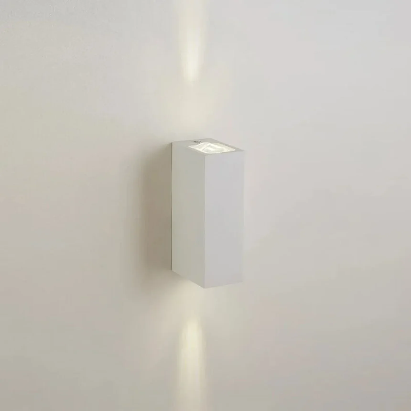 Уличный настенный светодиодный светильник AM Group AM305-2x3W-4000K WH