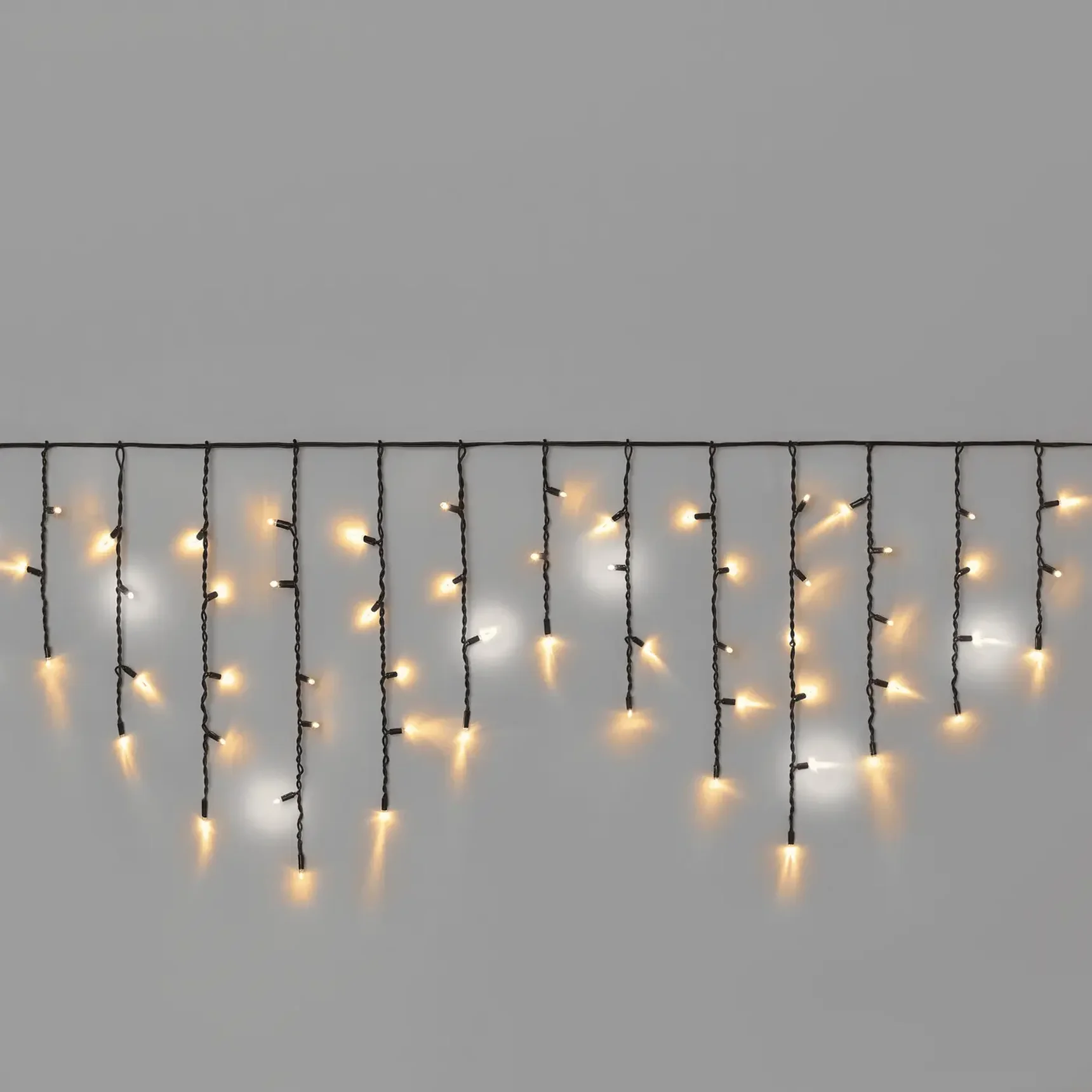 Гирлянда Бахрома INOXHUB 3х0.6м, мерцающая, 108 LED, 220В, IP65, чёрная резина 3.3мм, ТЁПЛАЯ БЕЛАЯ