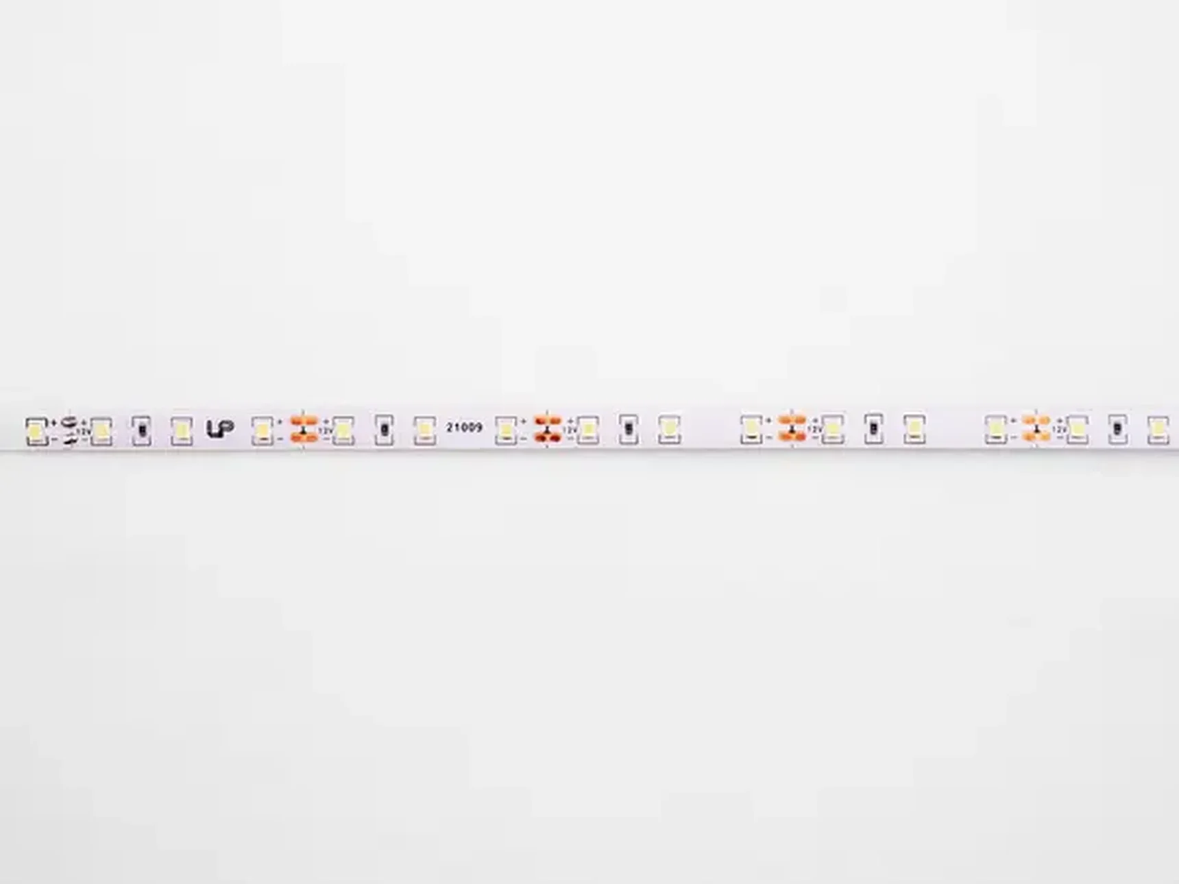 Светодиодная лента 2835 60/м (4,8Вт/м) 12В холодная 002187