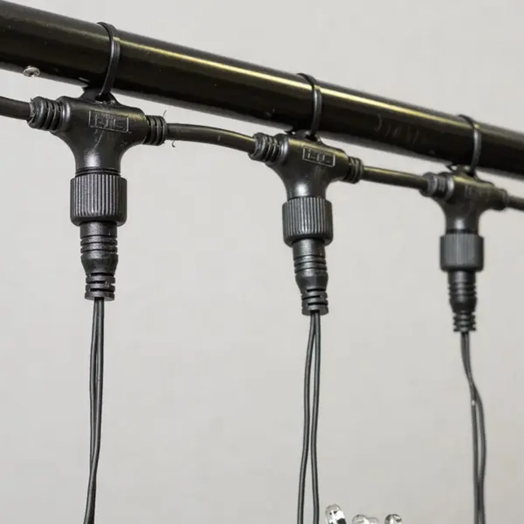 Гирлянда Занавес 2х2 м Тепло-Белый 220В, 400 LED, Провод Черный Каучук 2,3мм, IP65