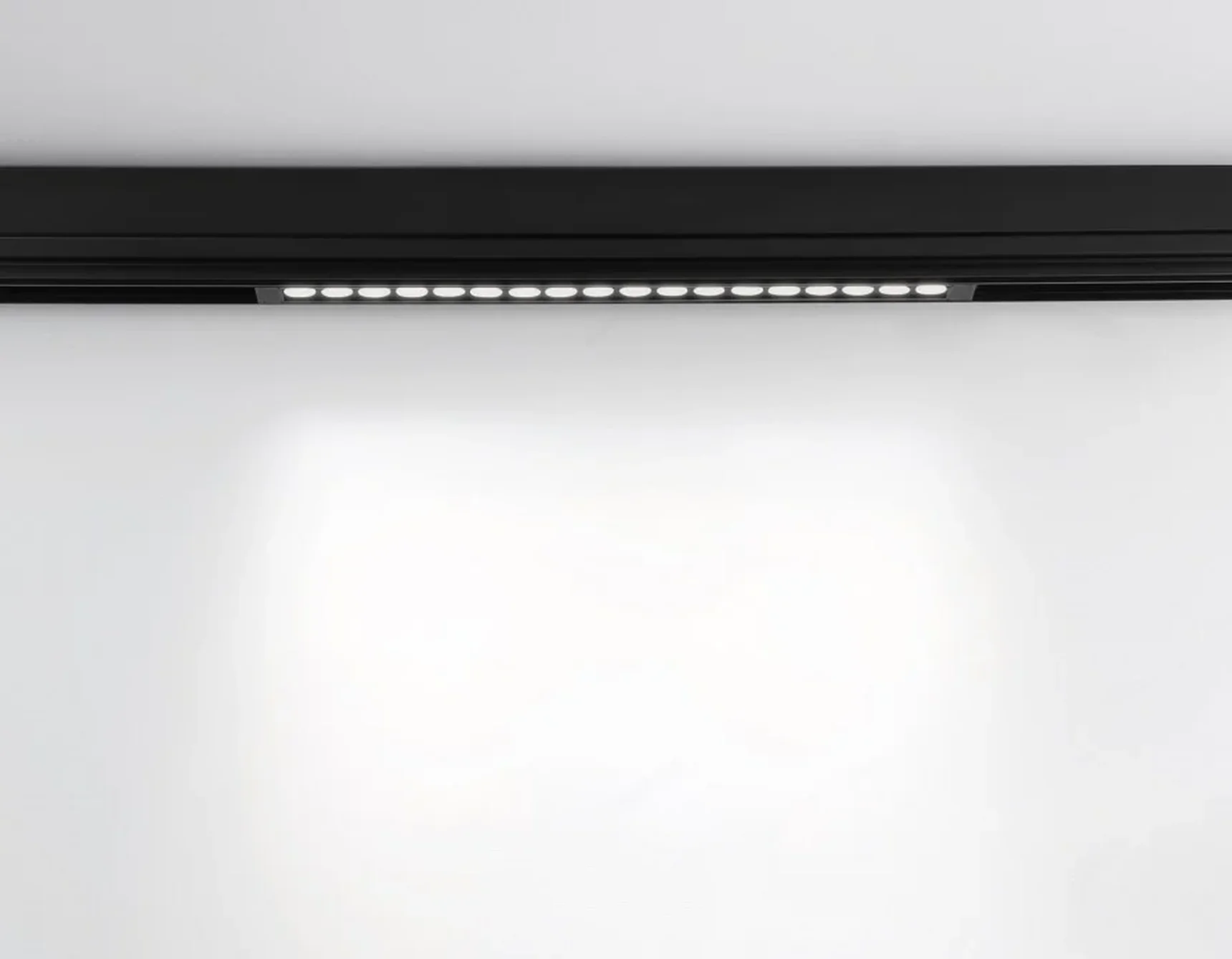Светильник светодиодный трековый для шинопровода Magnetic GL1740 BK черный IP20 24W 4200K 220V 24° 455*25*42 (Без ПДУ)