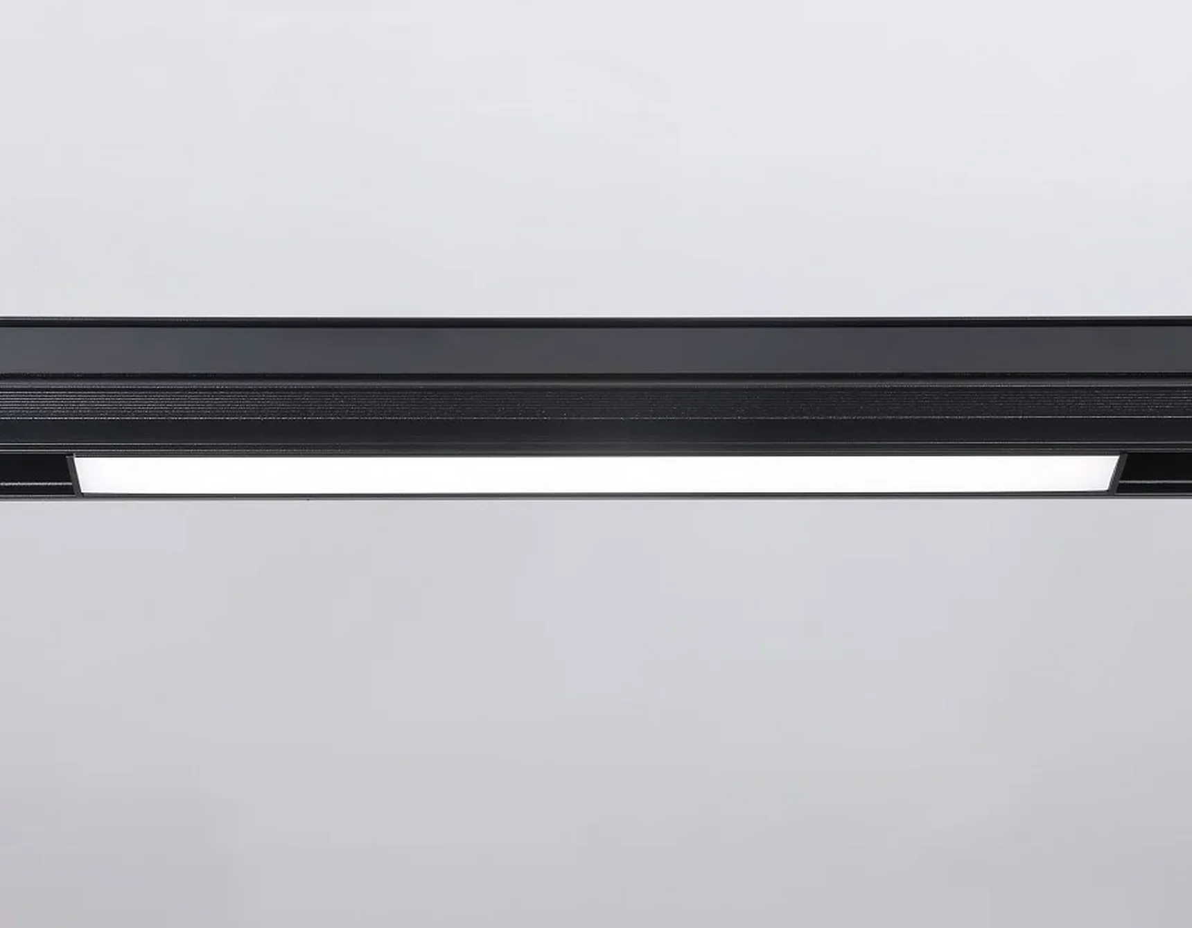 Светильник светодиодный для шинопровода Magnetic GL4004 BK черный IP20 12W 4200K 48V 300*22*45