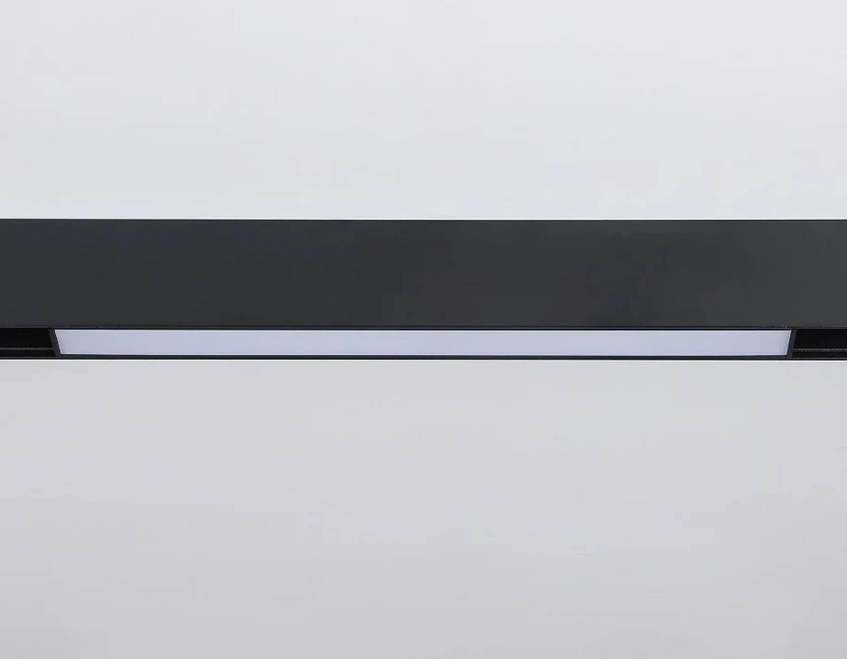 Светильник светодиодный для шинопровода Magnetic GL4004 BK черный IP20 12W 4200K 48V 300*22*45