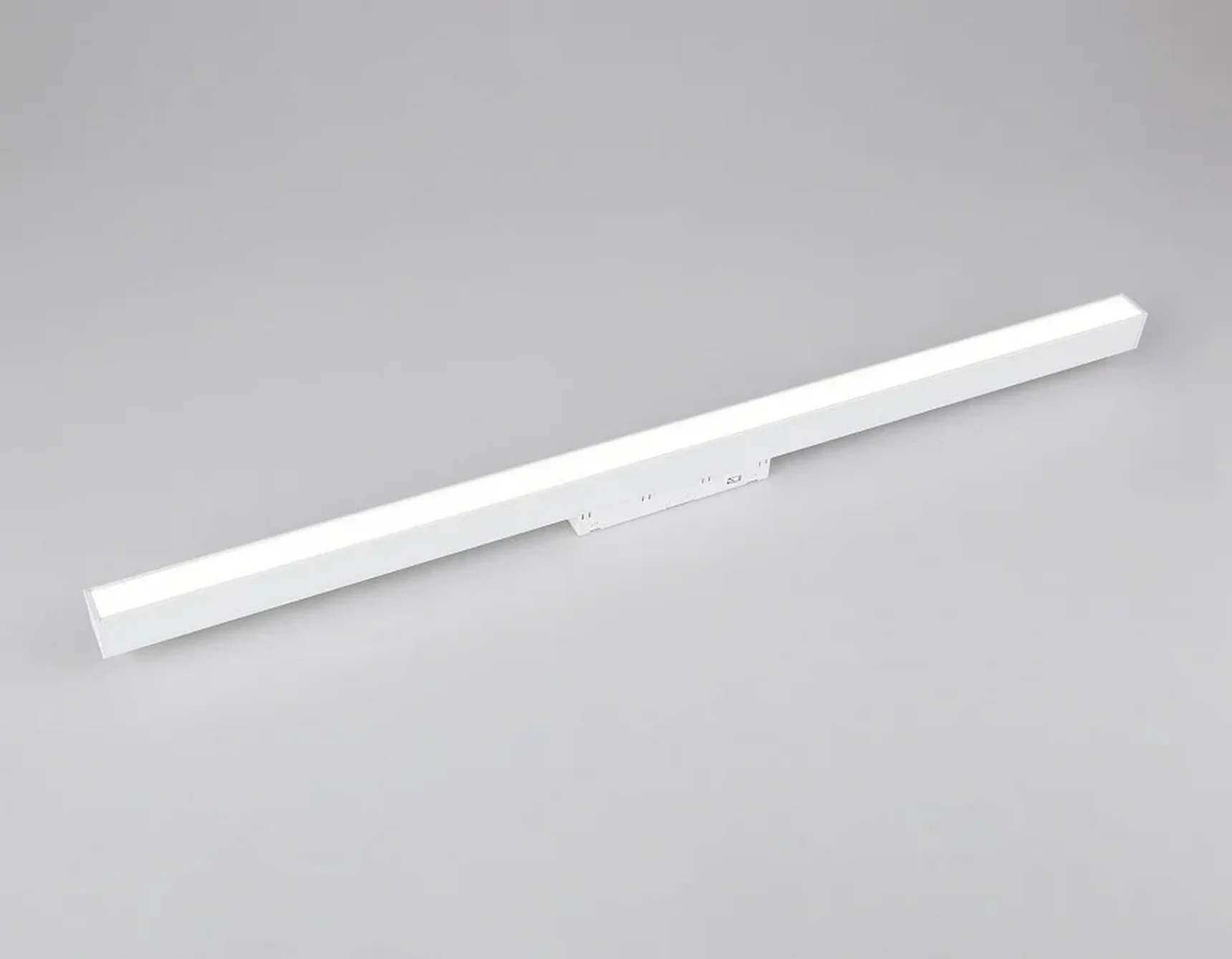 Светильник светодиодный для шинопровода Magnetic GL4008 WH белый IP20 24W 4200K 48V 605*22*45