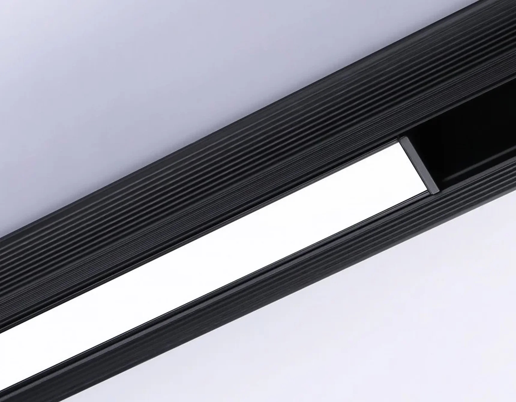 Светильник светодиодный трековый для шинопровода Magnetic GL4013 BK черный IP20 36W 4200K 48V 900*22*45