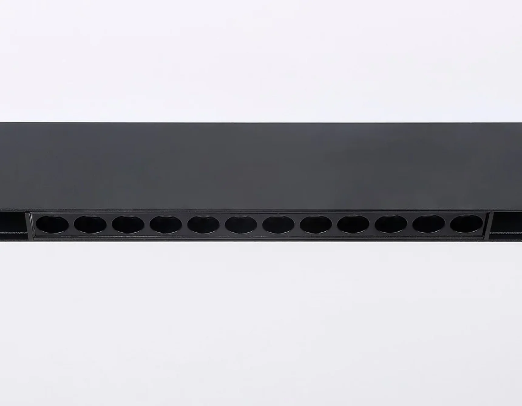 Светильник светодиодный для шинопровода Magnetic GL4024 BK черный IP20 12W 4200K 48V 24° 220*22*45